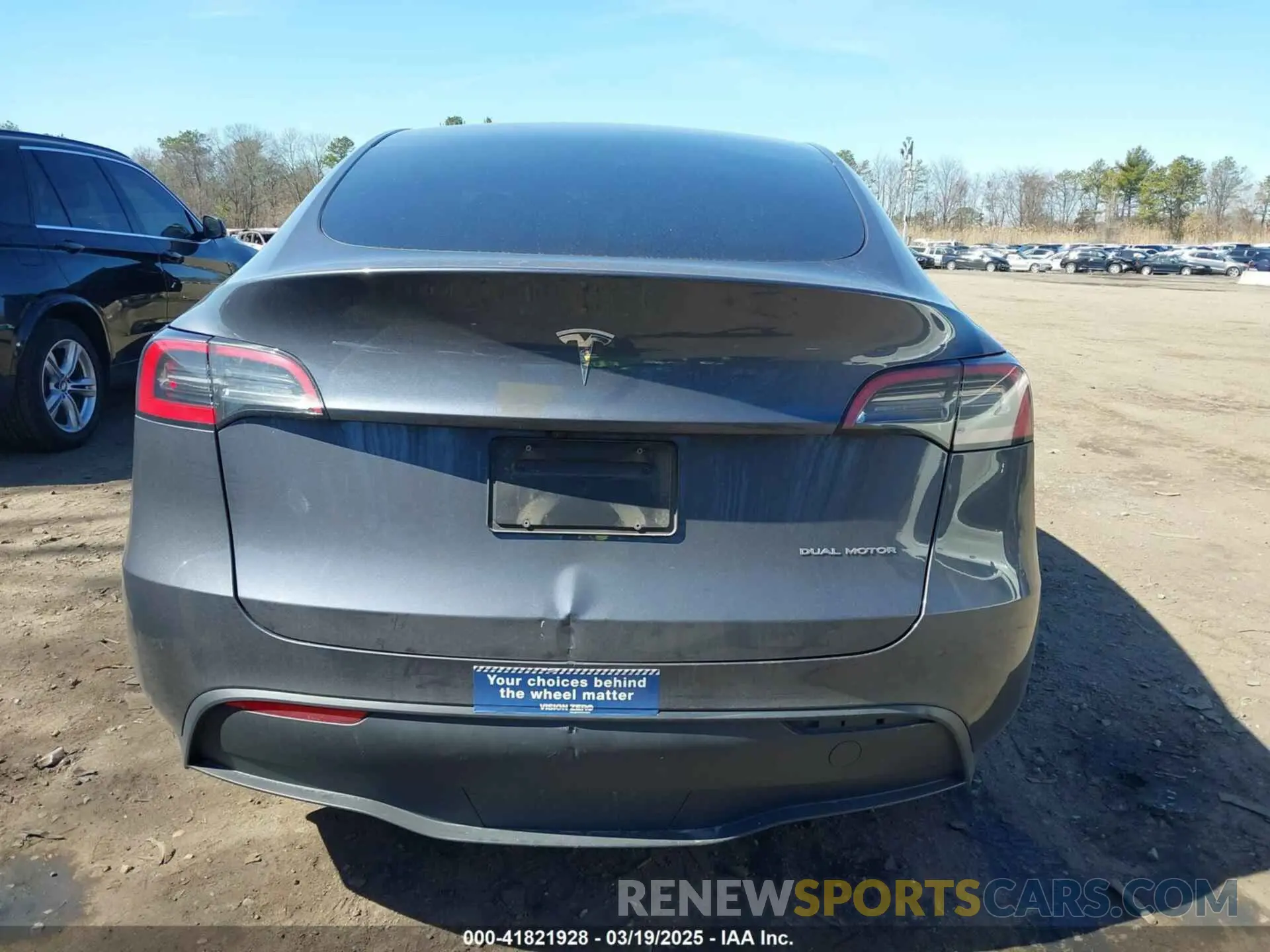 16 Photograph of a damaged car 7SAYGDEEXPA175104 TESLA MODEL Y 2023