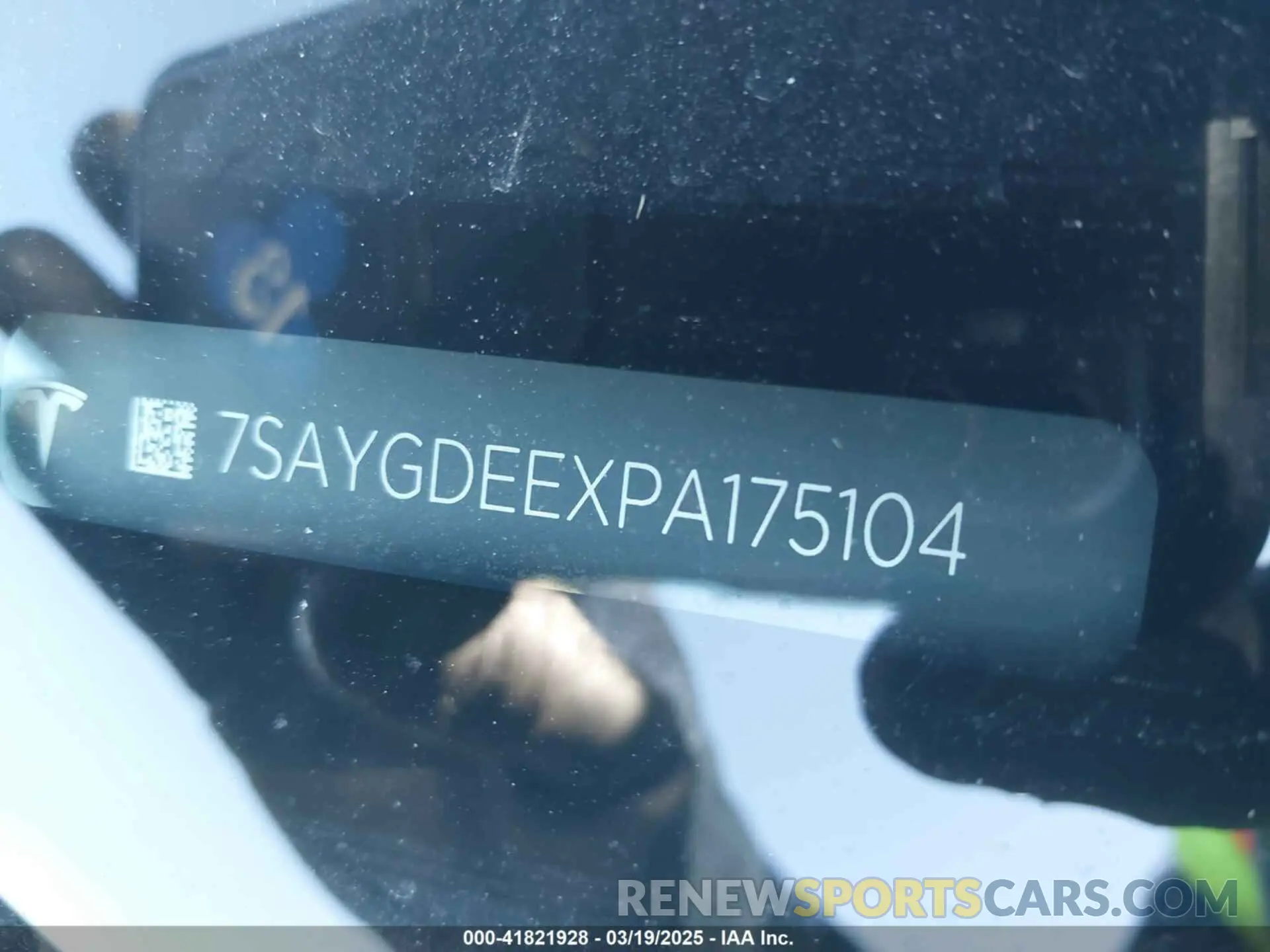 19 Photograph of a damaged car 7SAYGDEEXPA175104 TESLA MODEL Y 2023