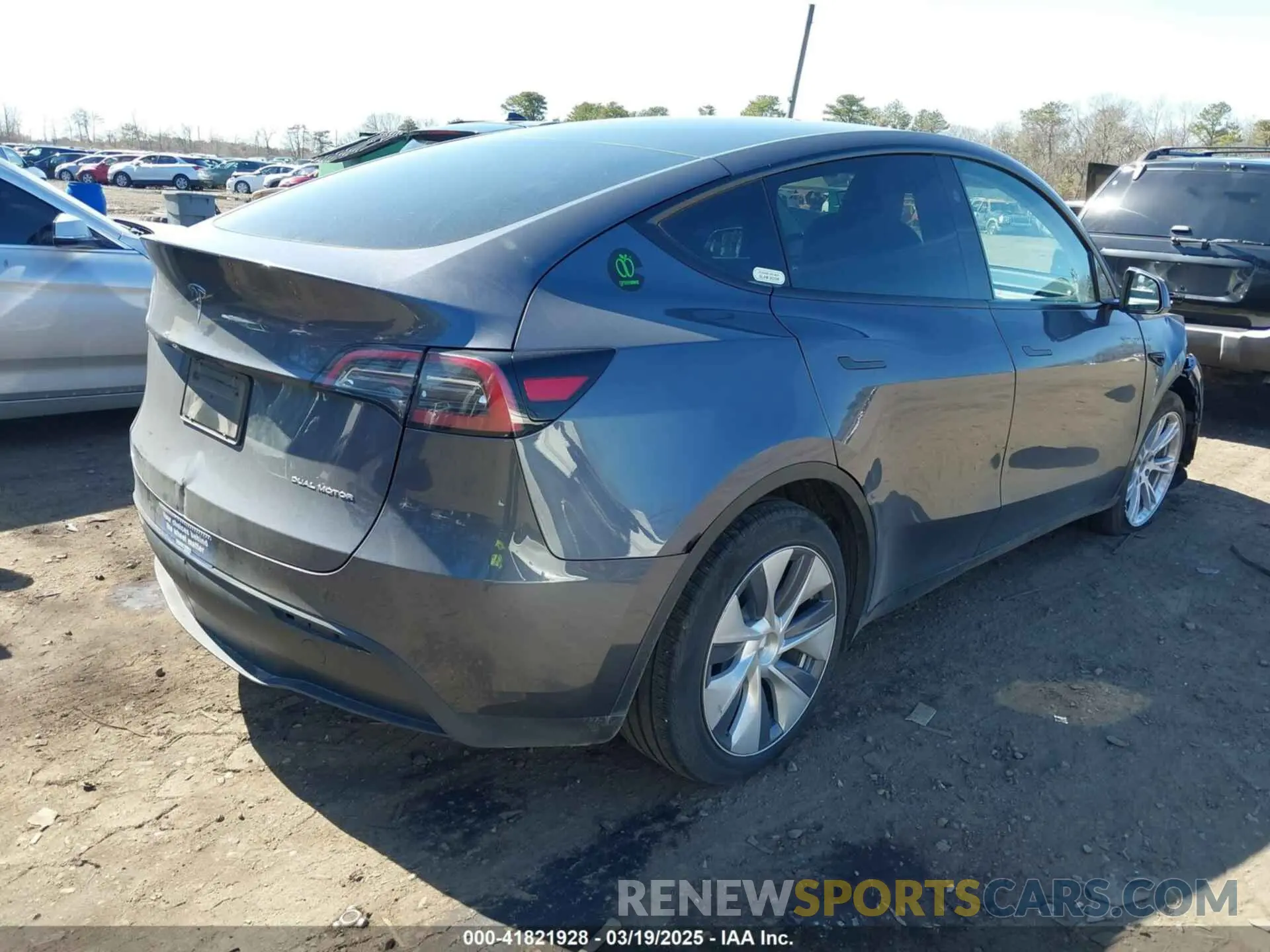 4 Photograph of a damaged car 7SAYGDEEXPA175104 TESLA MODEL Y 2023