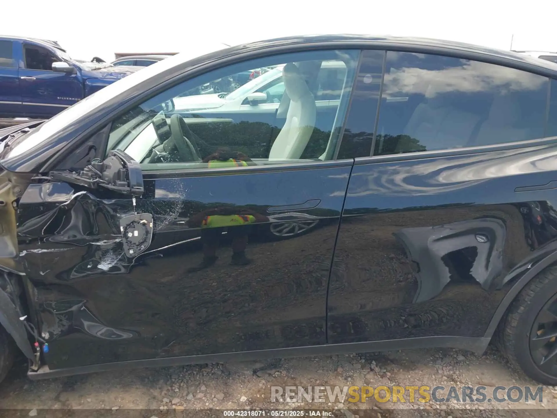 13 Photograph of a damaged car 7SAYGDEEXPA177645 TESLA MODEL Y 2023