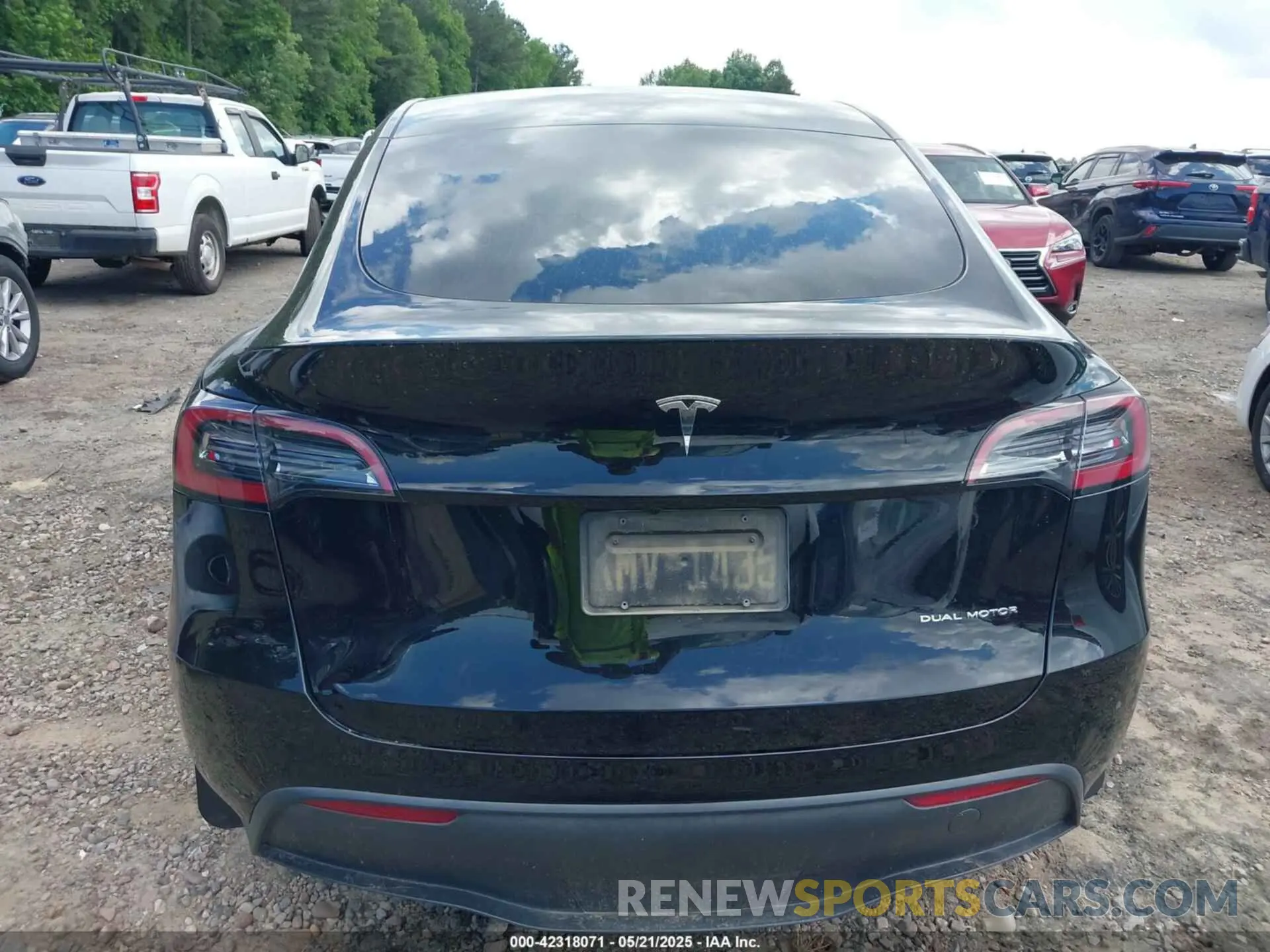 15 Photograph of a damaged car 7SAYGDEEXPA177645 TESLA MODEL Y 2023