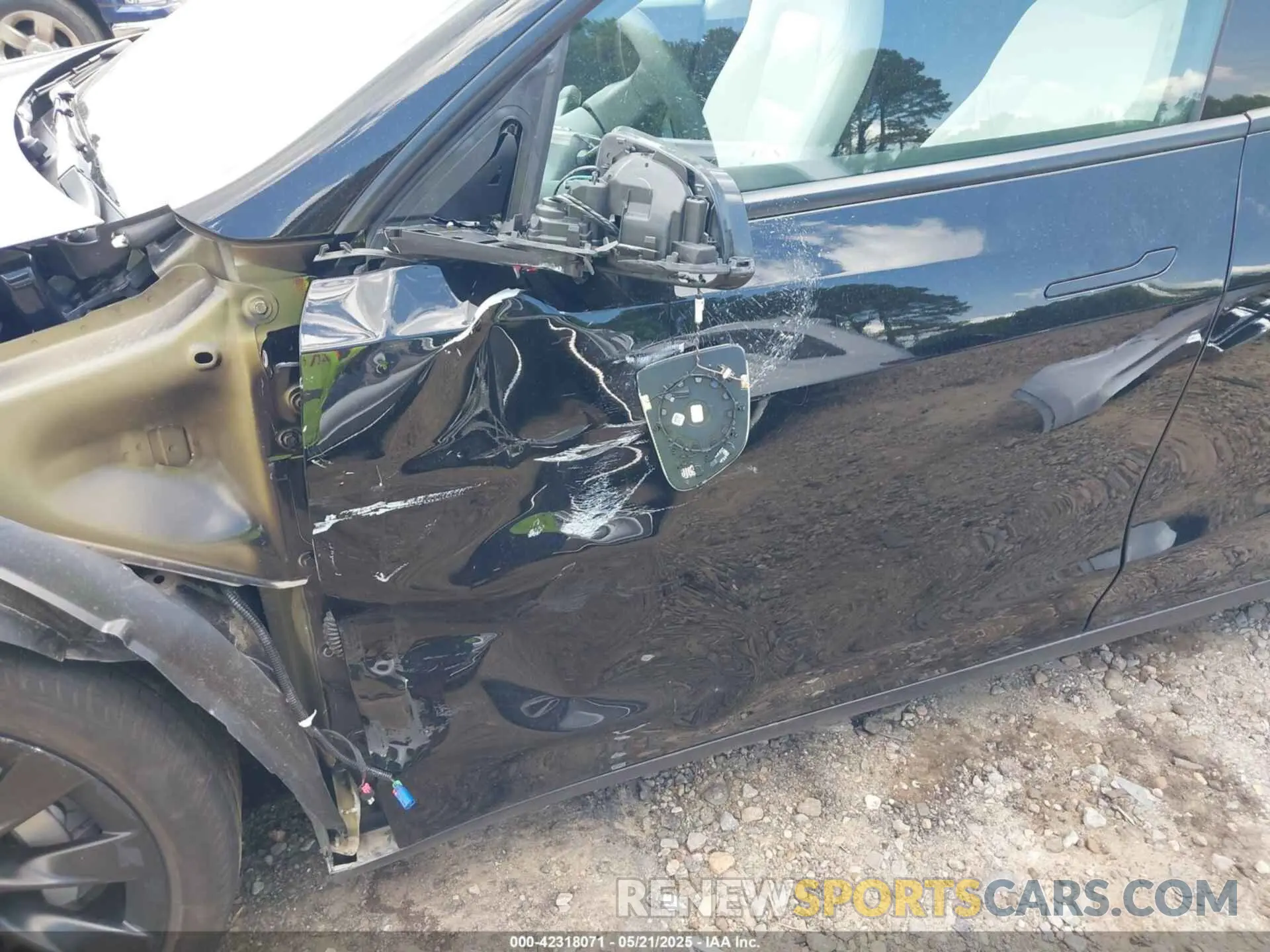 18 Photograph of a damaged car 7SAYGDEEXPA177645 TESLA MODEL Y 2023