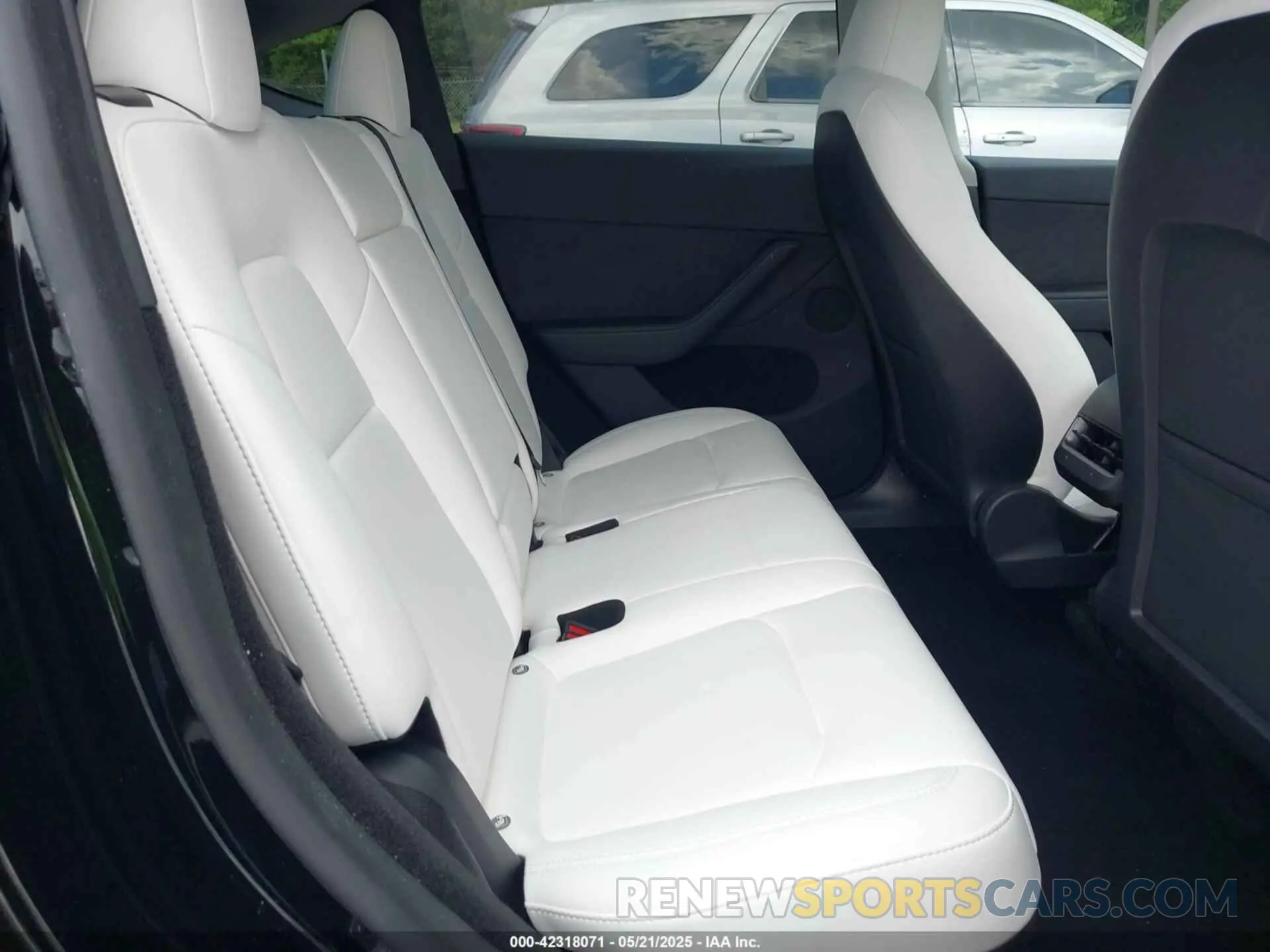 8 Photograph of a damaged car 7SAYGDEEXPA177645 TESLA MODEL Y 2023