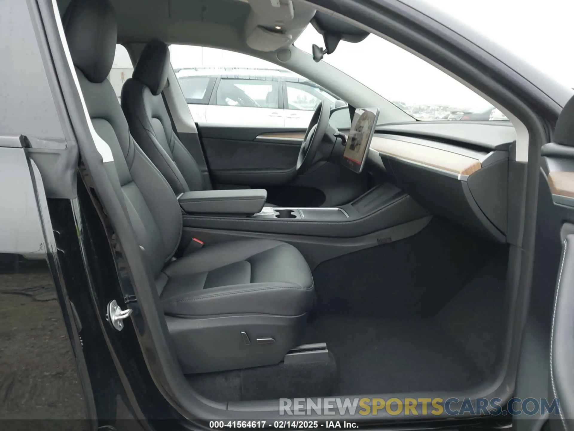 5 Photograph of a damaged car 7SAYGDEEXPA181114 TESLA MODEL Y 2023