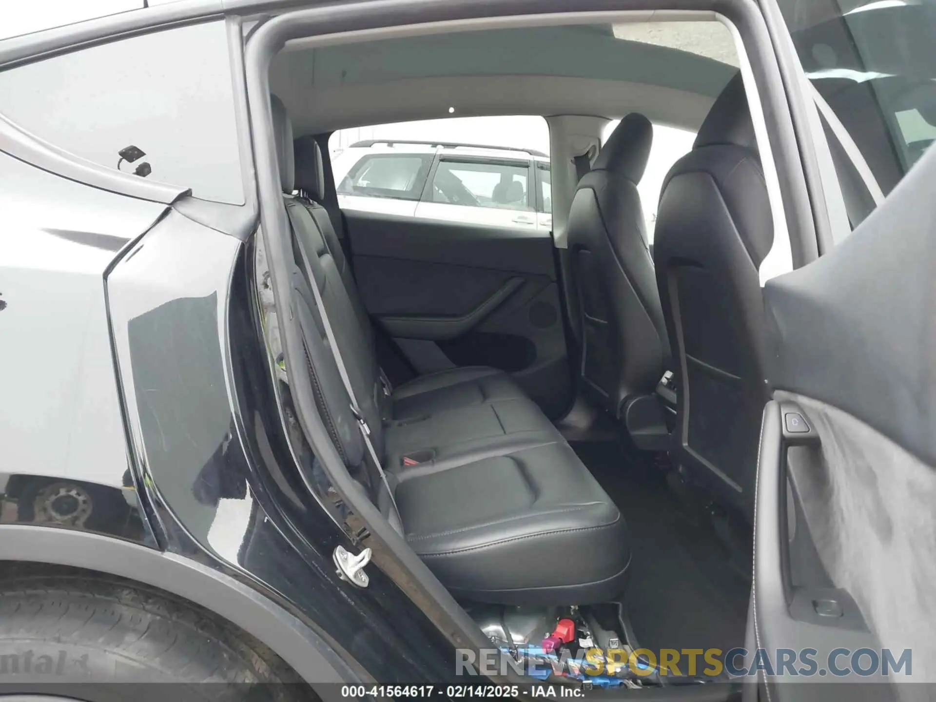 8 Photograph of a damaged car 7SAYGDEEXPA181114 TESLA MODEL Y 2023