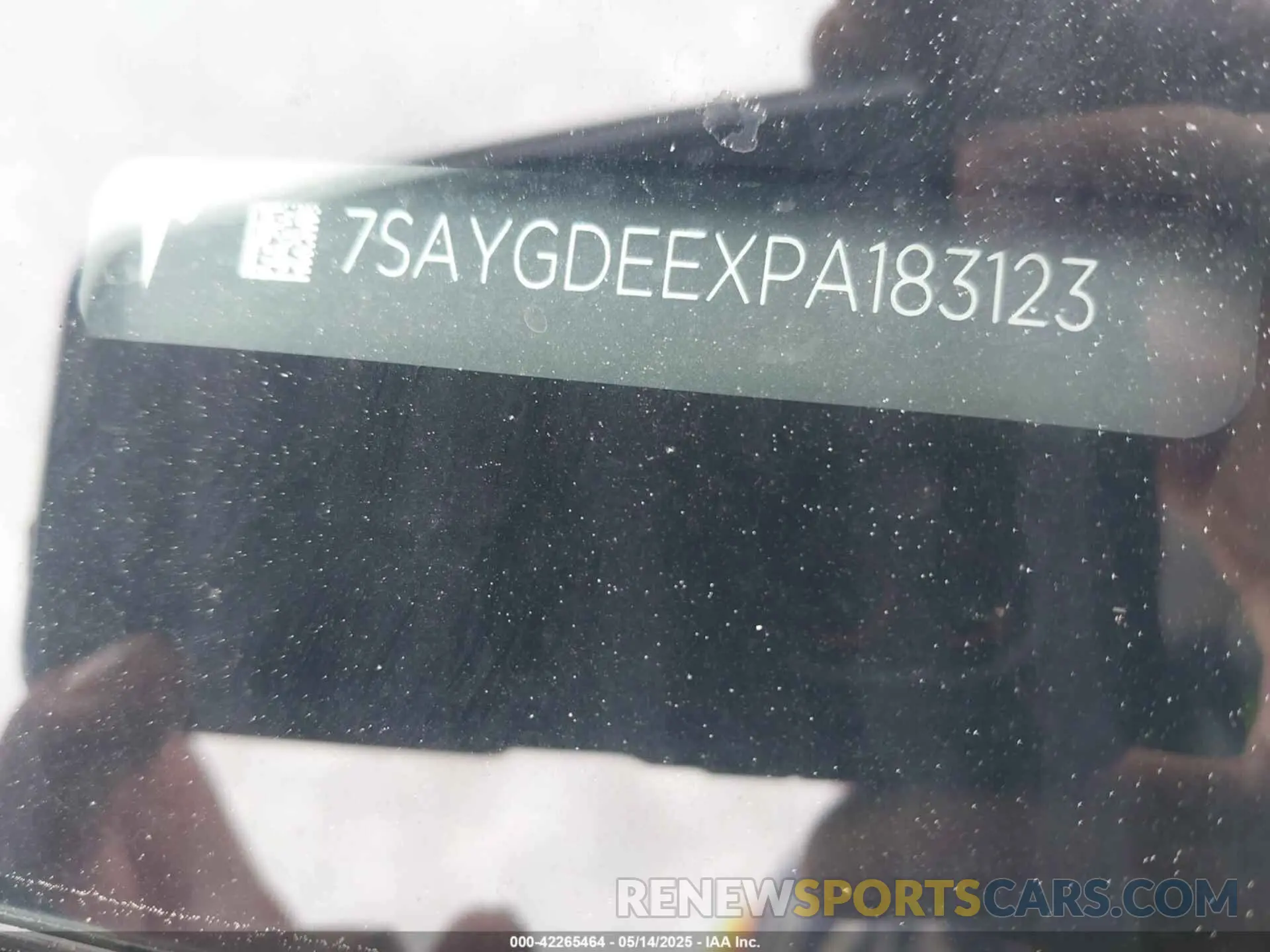 19 Photograph of a damaged car 7SAYGDEEXPA183123 TESLA MODEL Y 2023