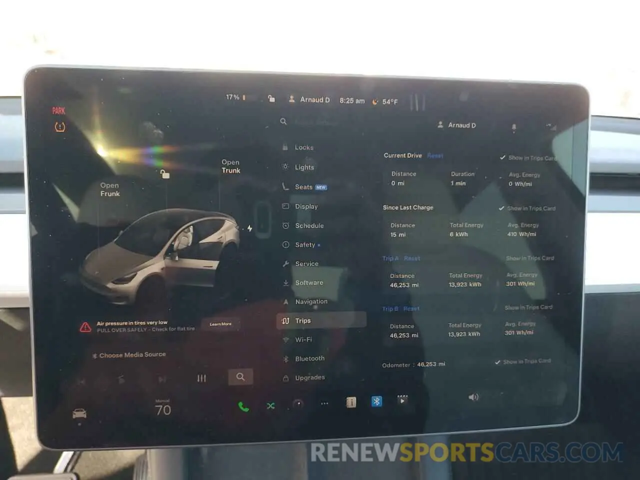 9 Photograph of a damaged car 7SAYGDEEXPF618029 TESLA MODEL Y 2023