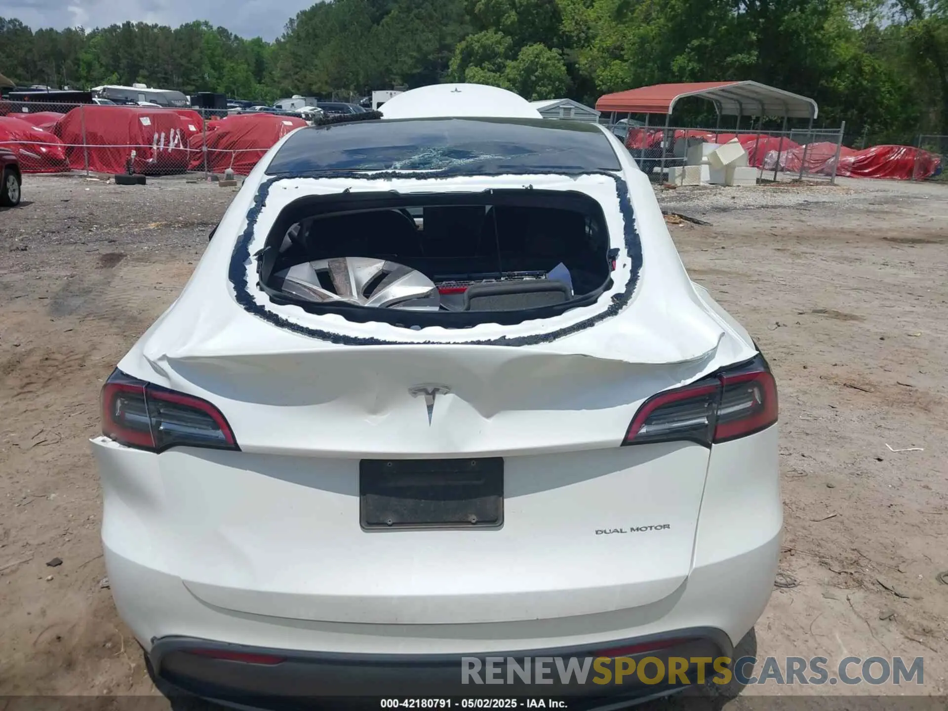 16 Photograph of a damaged car 7SAYGDEEXPF662919 TESLA MODEL Y 2023