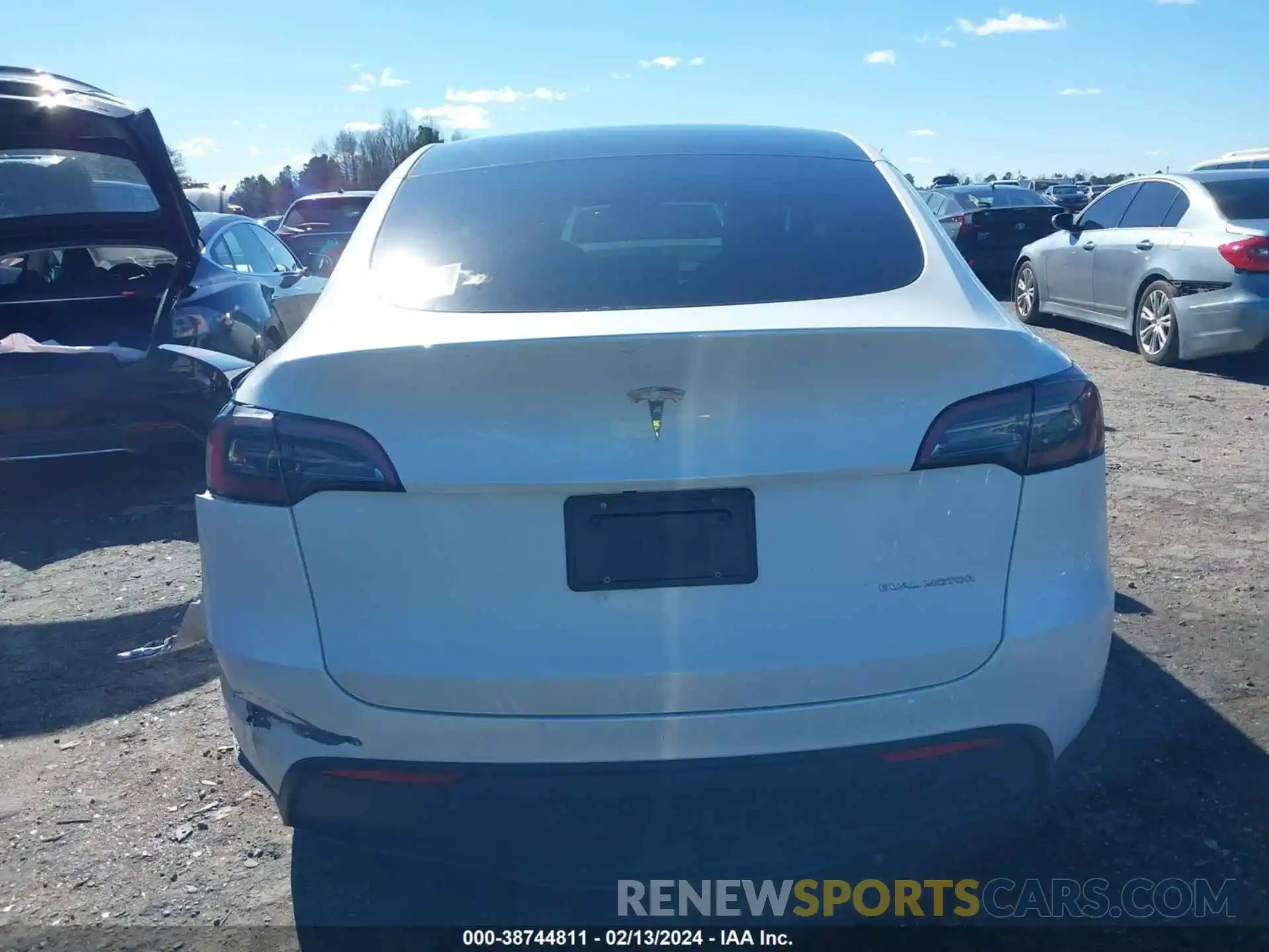 16 Photograph of a damaged car 7SAYGDEEXPF664511 TESLA MODEL Y 2023