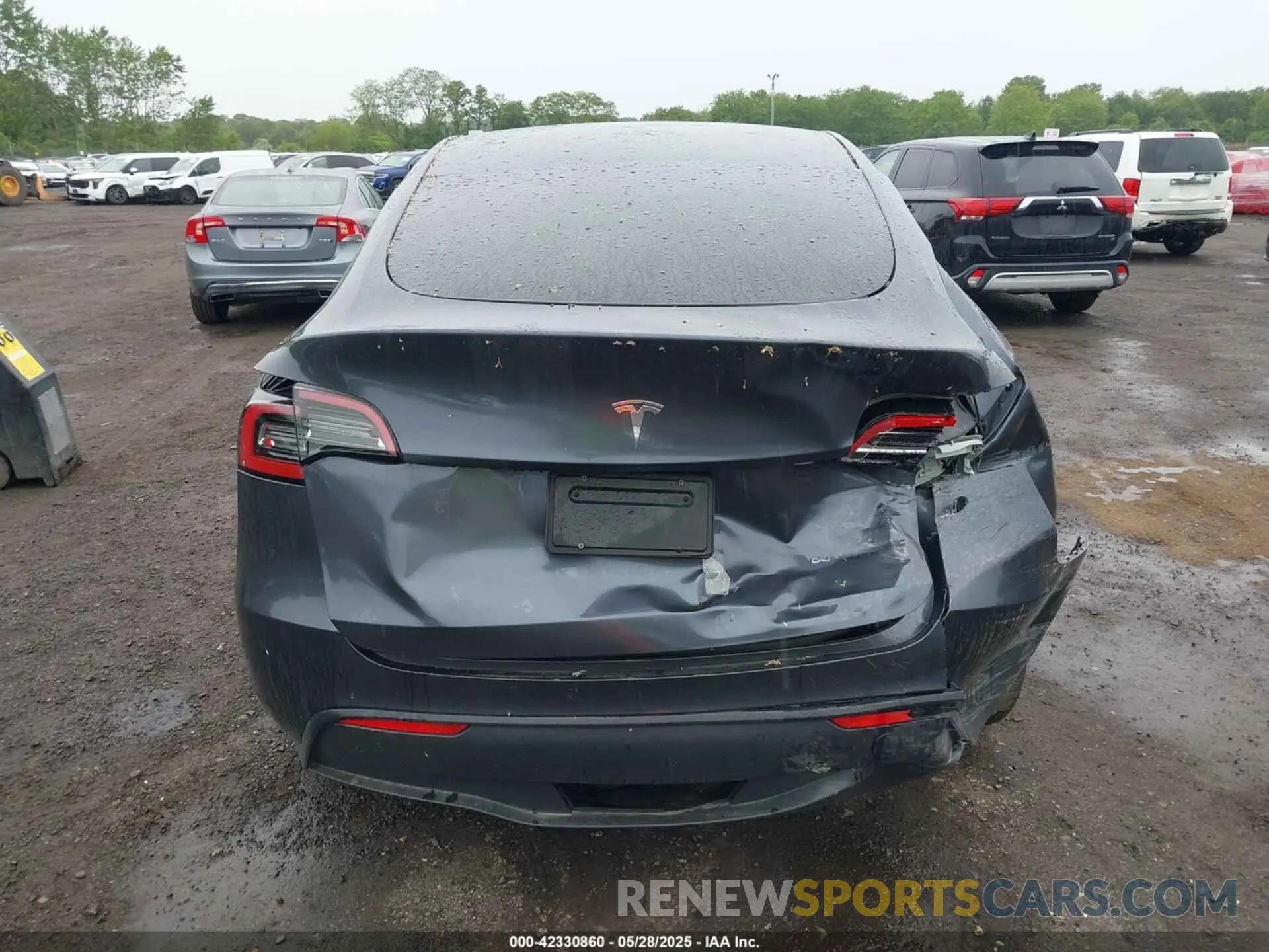 16 Photograph of a damaged car 7SAYGDEEXPF699677 TESLA MODEL Y 2023