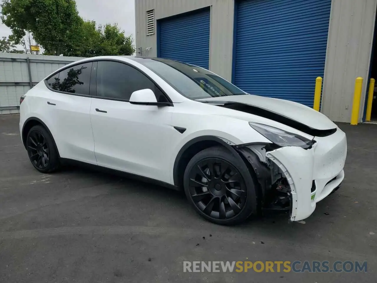 4 Photograph of a damaged car 7SAYGDEEXPF744472 TESLA MODEL Y 2023