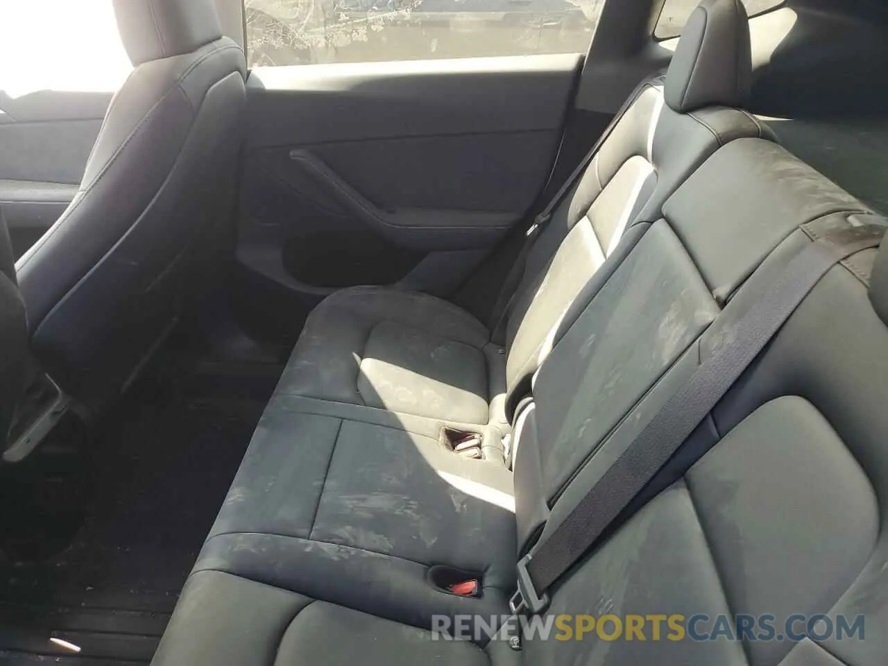 10 Photograph of a damaged car 7SAYGDEEXPF752507 TESLA MODEL Y 2023