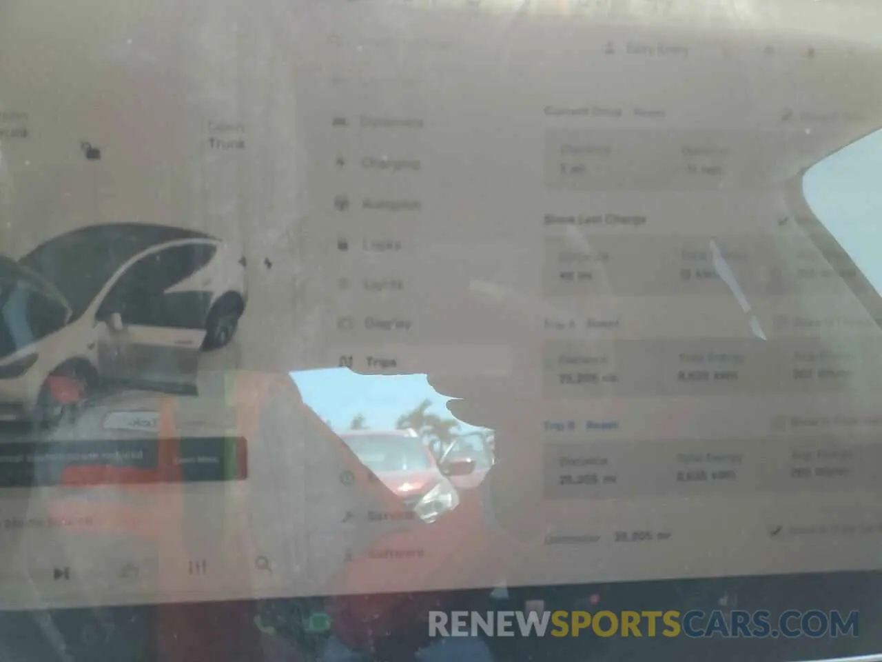 9 Photograph of a damaged car 7SAYGDEEXPF770800 TESLA MODEL Y 2023