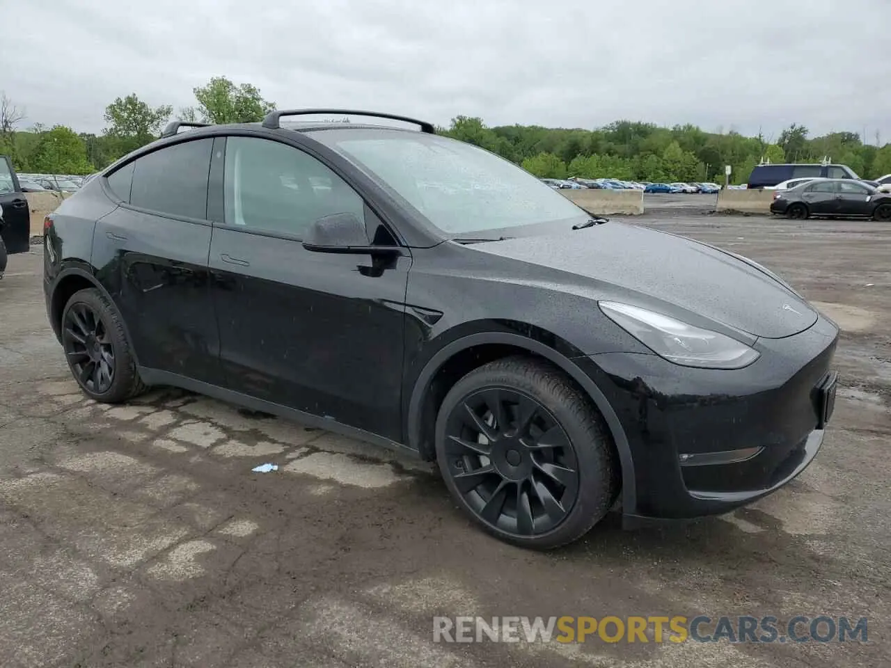 4 Photograph of a damaged car 7SAYGDEEXPF781375 TESLA MODEL Y 2023