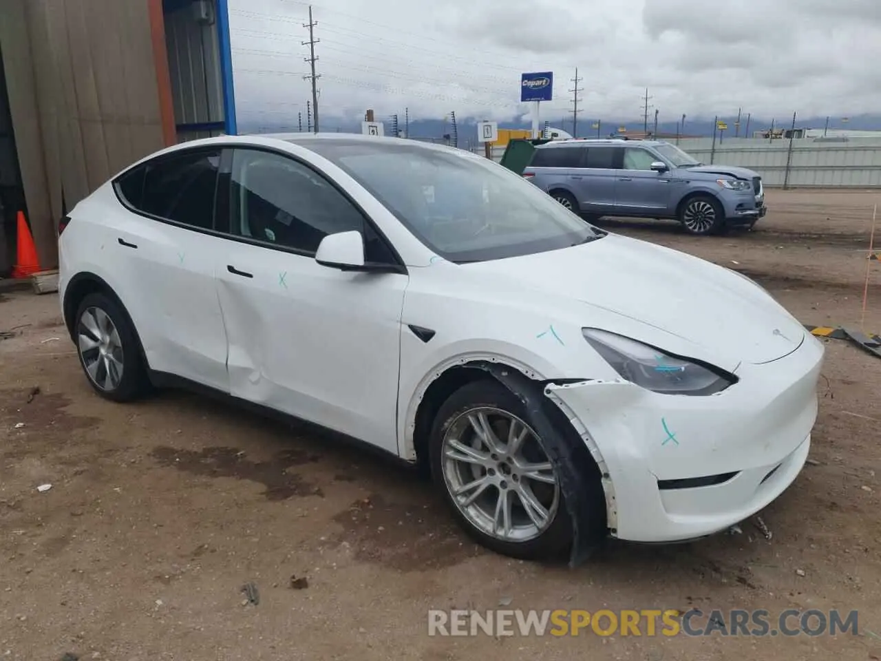 4 Photograph of a damaged car 7SAYGDEEXPF800118 TESLA MODEL Y 2023
