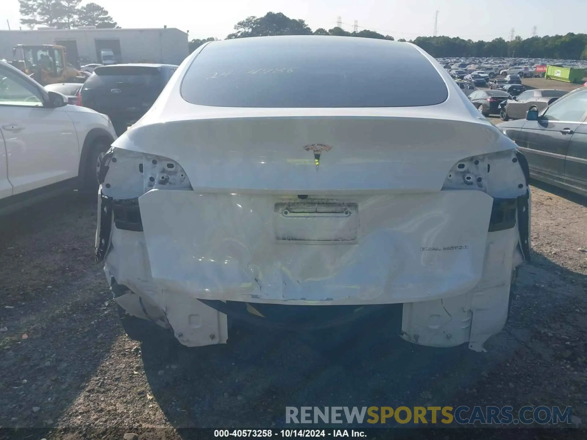 15 Photograph of a damaged car 7SAYGDEEXPF838111 TESLA MODEL Y 2023