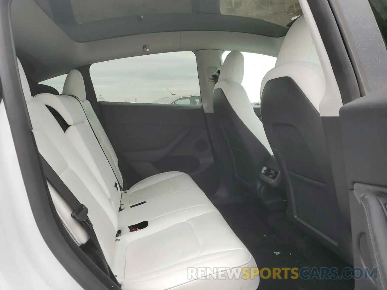10 Photograph of a damaged car 7SAYGDEEXPF839677 TESLA MODEL Y 2023