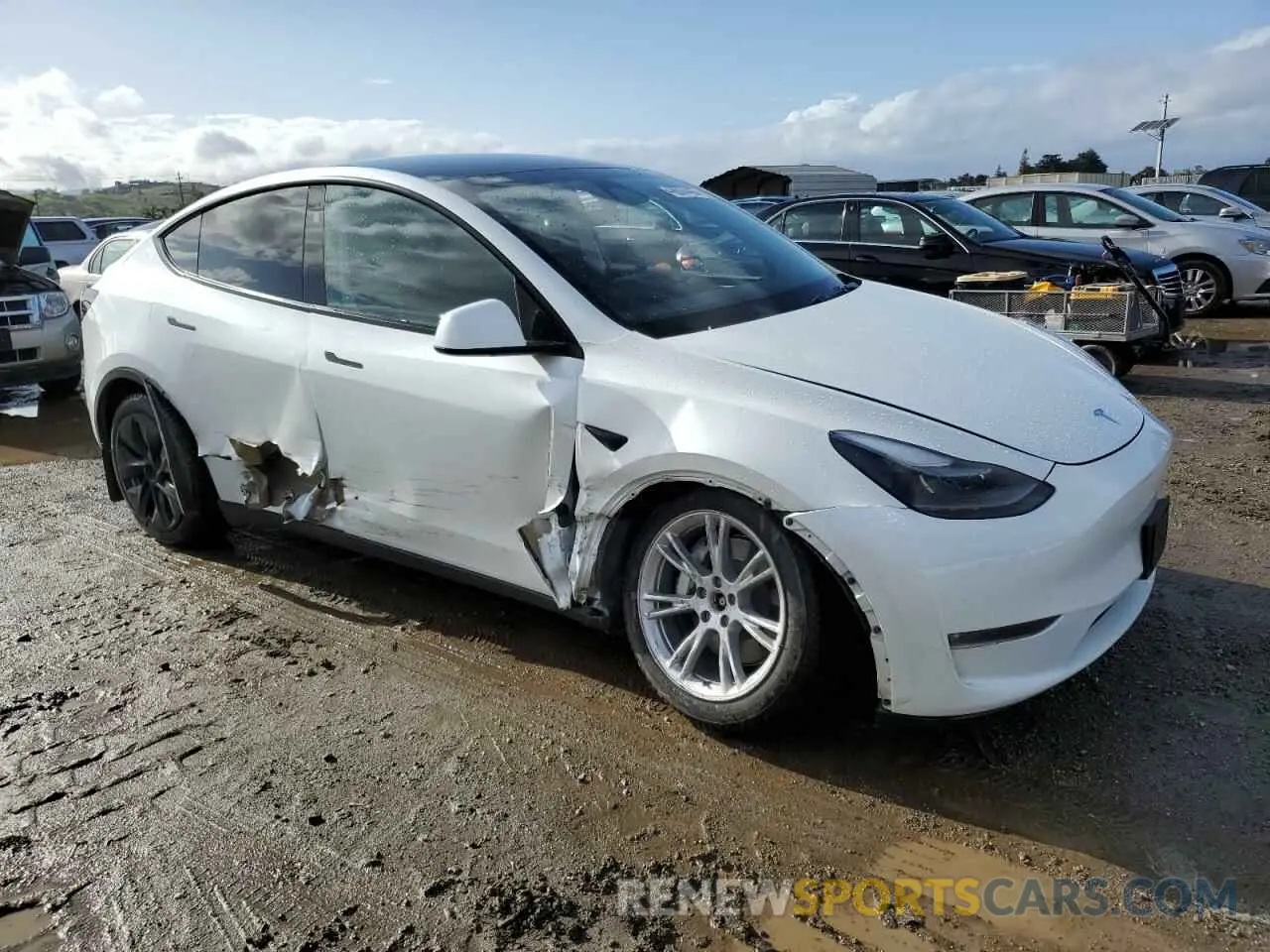 4 Photograph of a damaged car 7SAYGDEEXPF844622 TESLA MODEL Y 2023