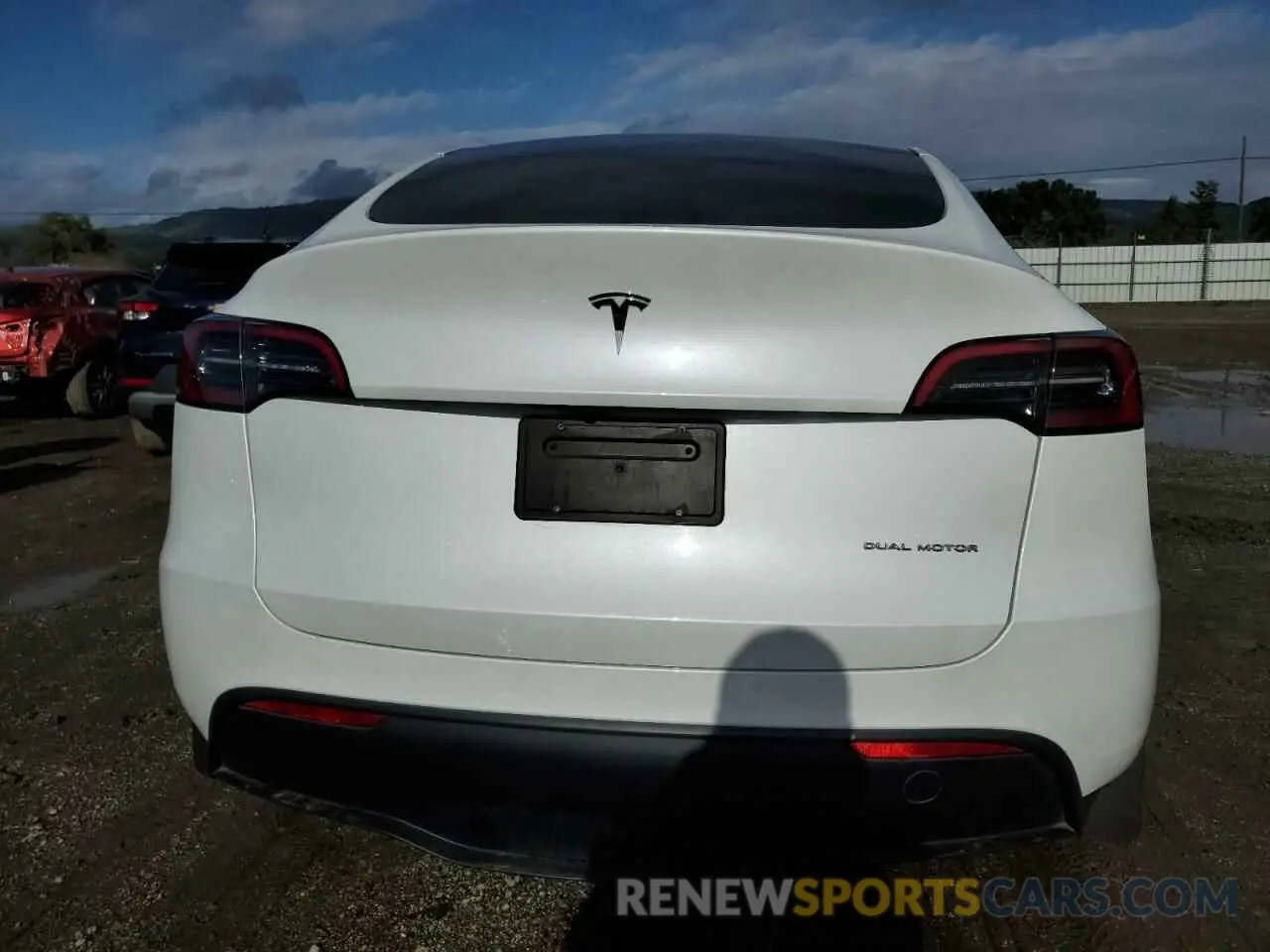 6 Photograph of a damaged car 7SAYGDEEXPF844622 TESLA MODEL Y 2023
