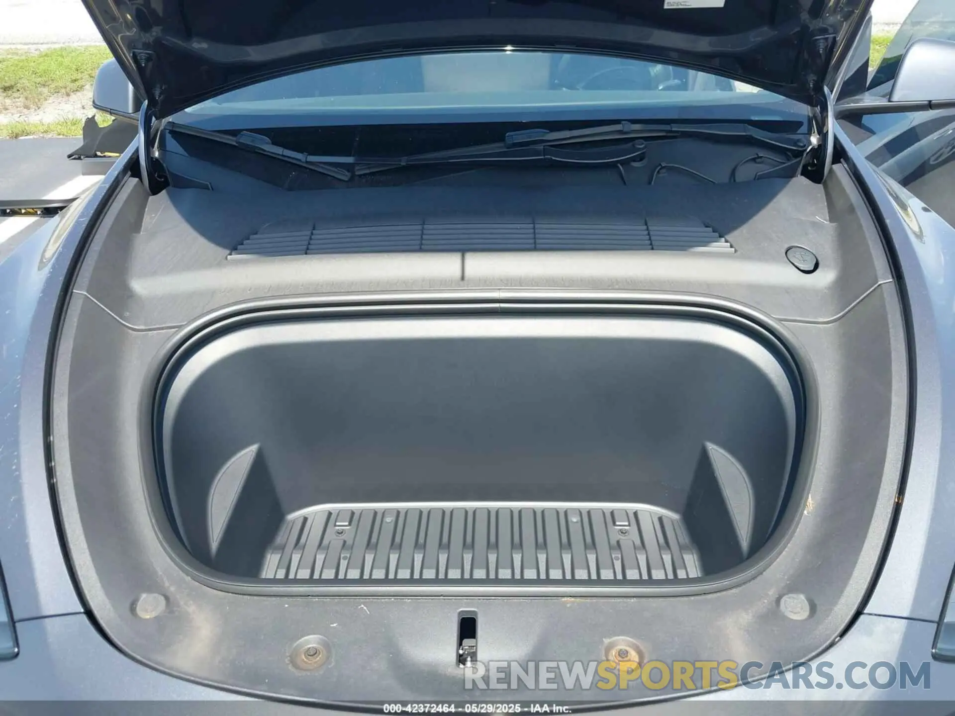 10 Photograph of a damaged car 7SAYGDEEXPF853398 TESLA MODEL Y 2023