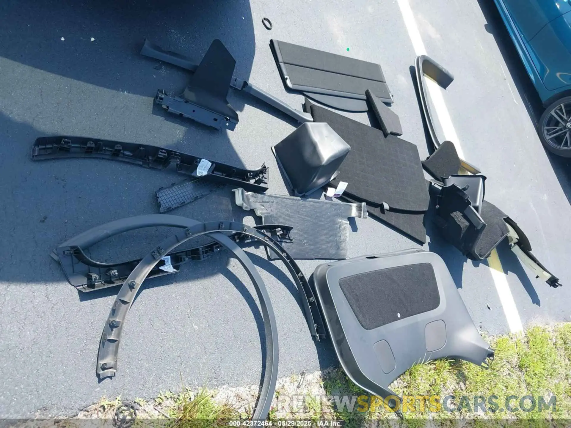 12 Photograph of a damaged car 7SAYGDEEXPF853398 TESLA MODEL Y 2023