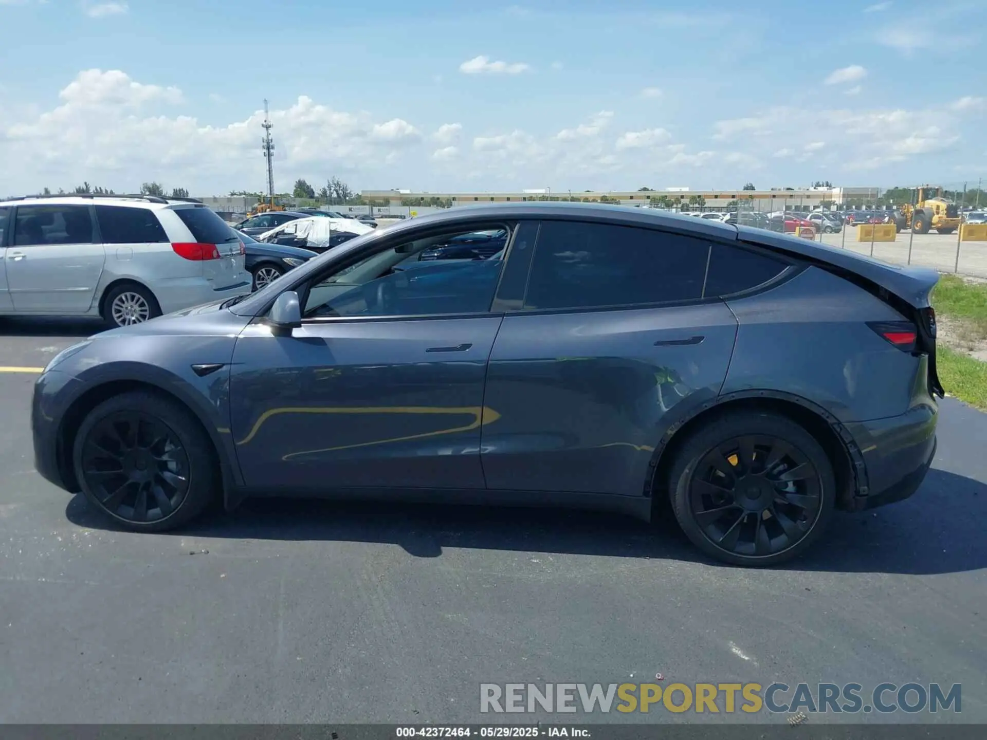 15 Photograph of a damaged car 7SAYGDEEXPF853398 TESLA MODEL Y 2023