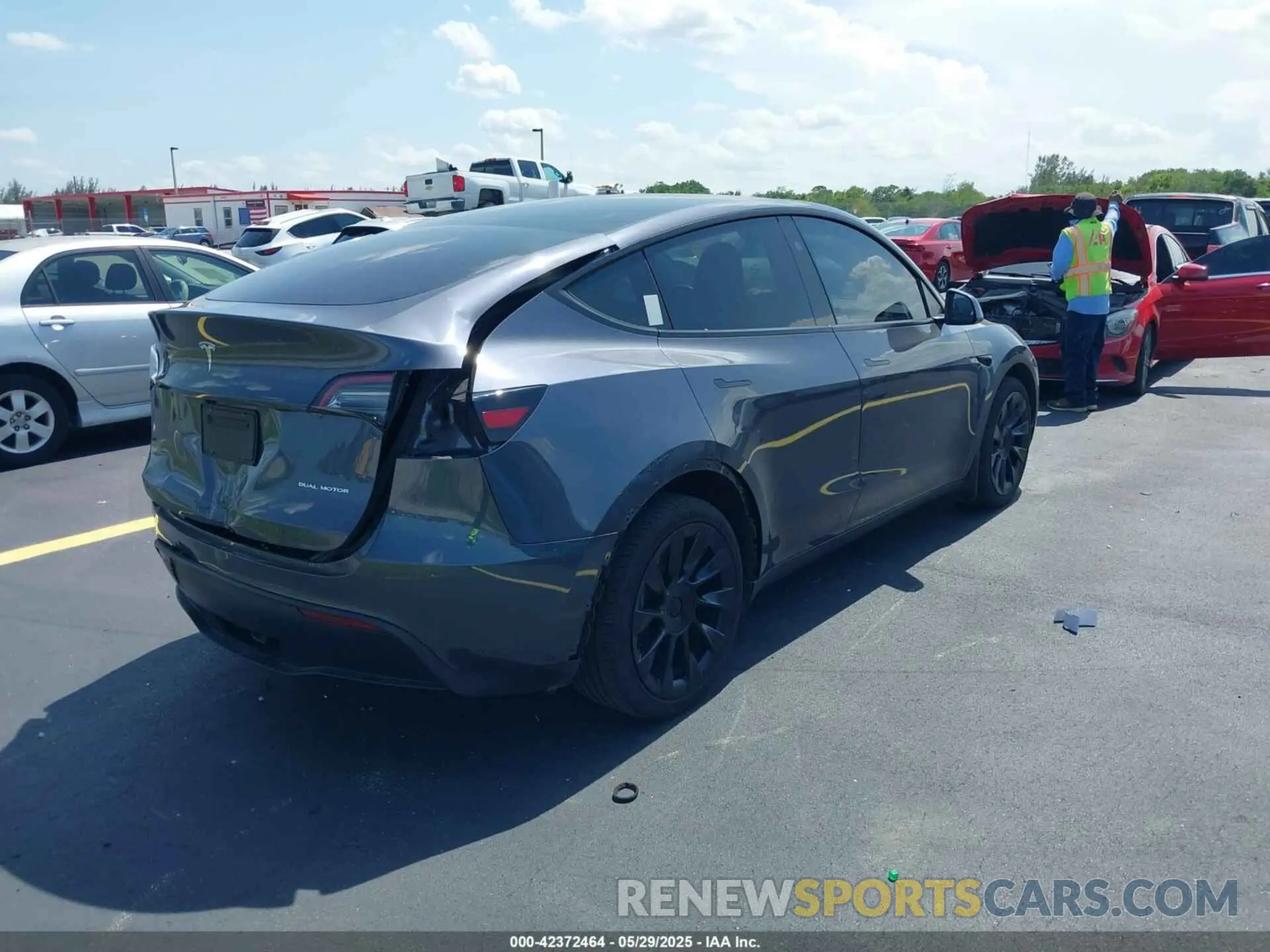 4 Photograph of a damaged car 7SAYGDEEXPF853398 TESLA MODEL Y 2023