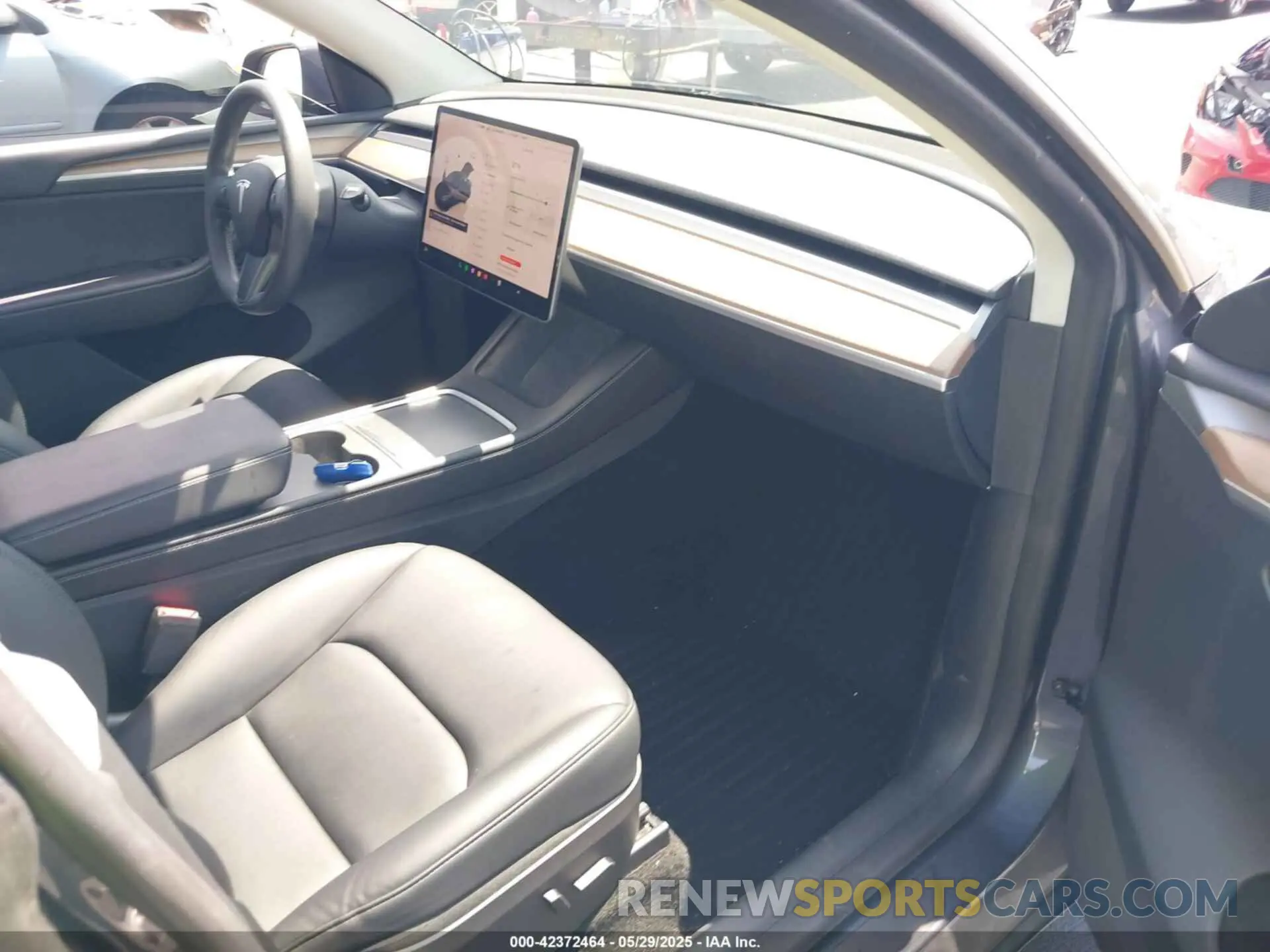5 Photograph of a damaged car 7SAYGDEEXPF853398 TESLA MODEL Y 2023