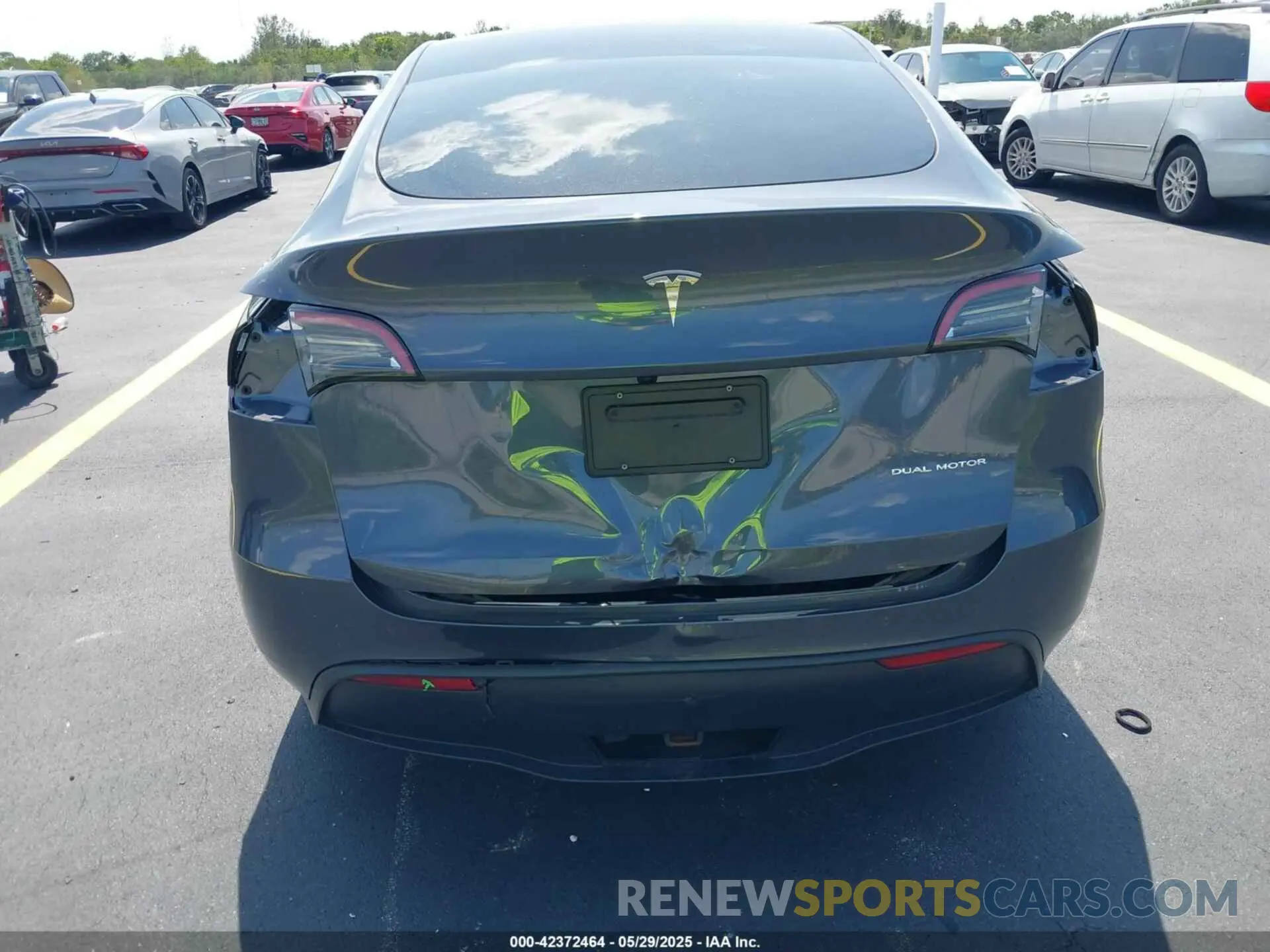 6 Photograph of a damaged car 7SAYGDEEXPF853398 TESLA MODEL Y 2023