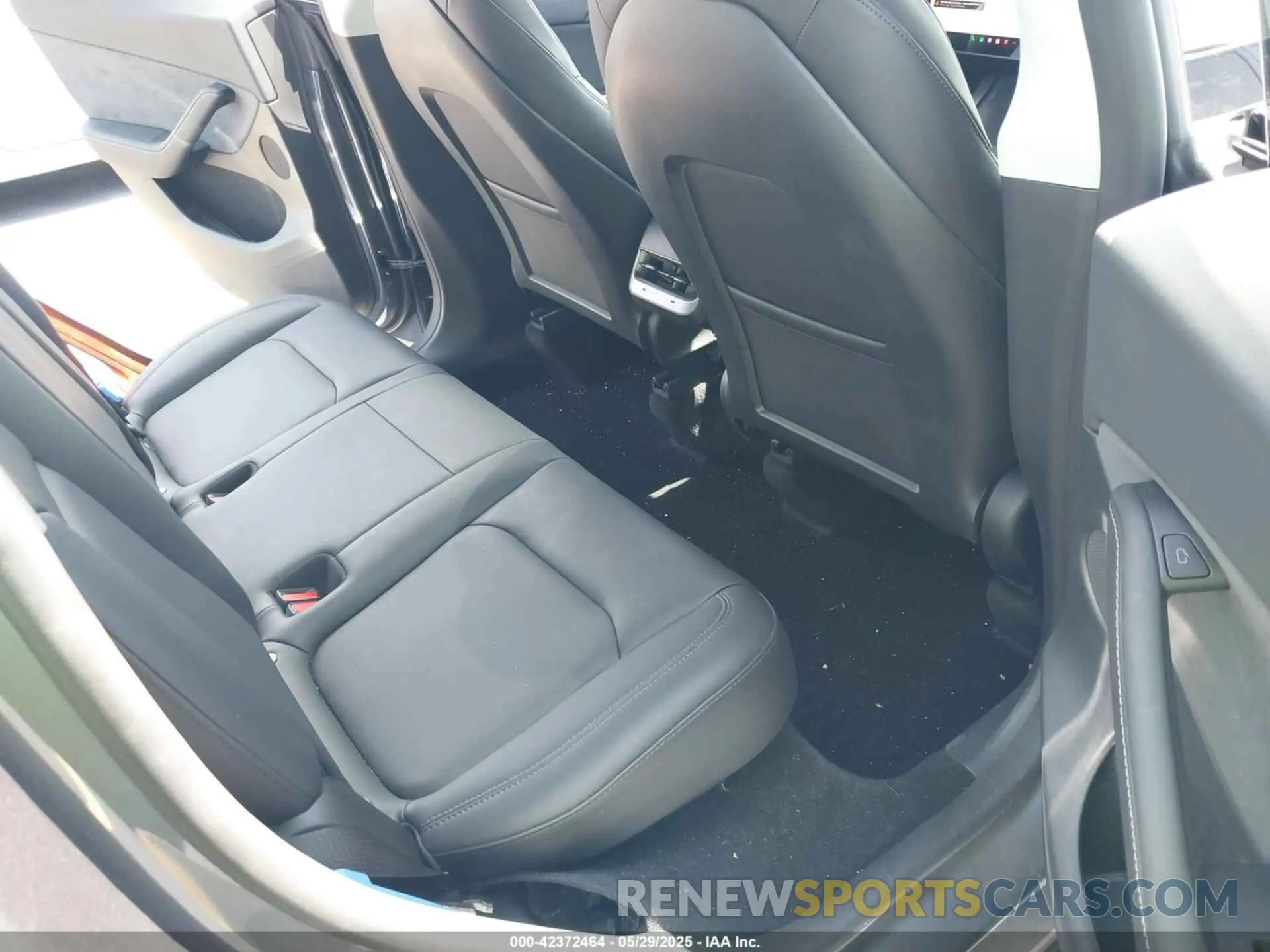 8 Photograph of a damaged car 7SAYGDEEXPF853398 TESLA MODEL Y 2023