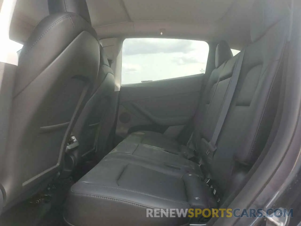 10 Photograph of a damaged car 7SAYGDEEXPF874929 TESLA MODEL Y 2023