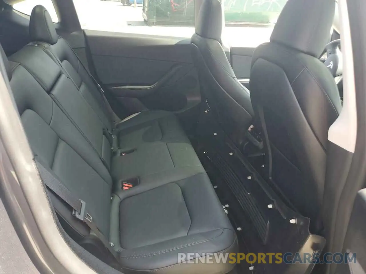 10 Photograph of a damaged car 7SAYGDEEXPF880570 TESLA MODEL Y 2023
