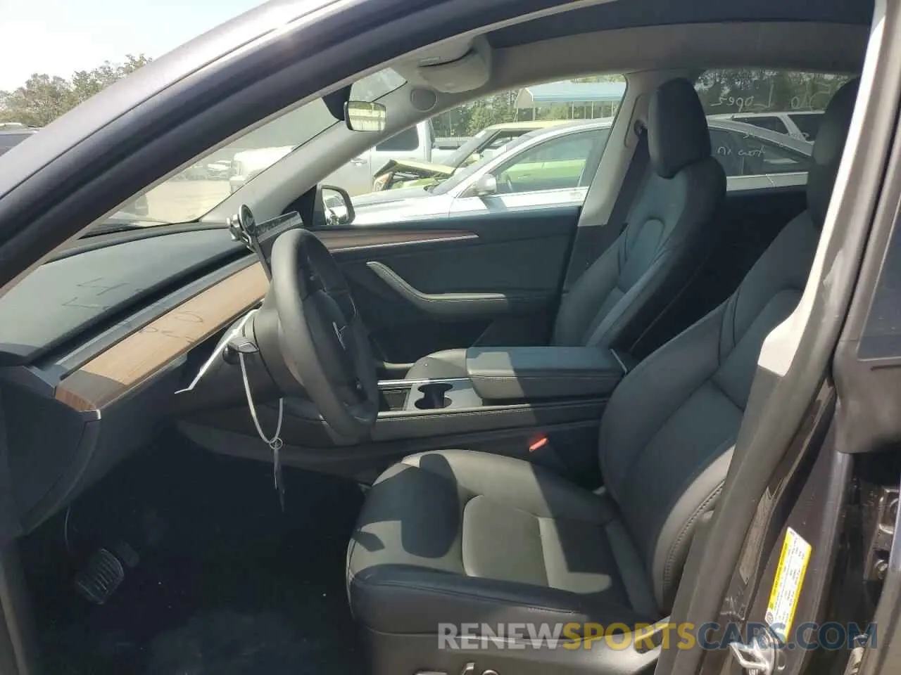7 Photograph of a damaged car 7SAYGDEEXPF880570 TESLA MODEL Y 2023