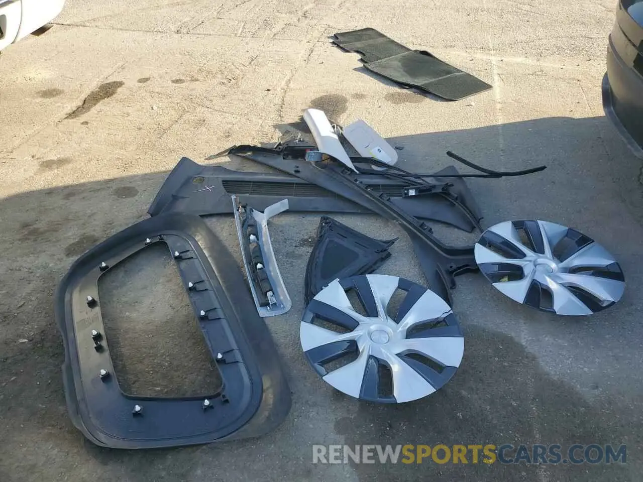 14 Photograph of a damaged car 7SAYGDEEXPF937690 TESLA MODEL Y 2023