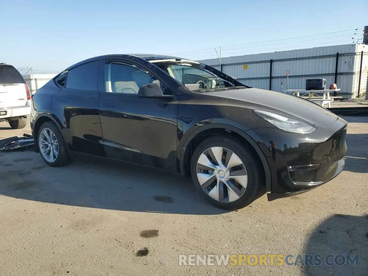4 Photograph of a damaged car 7SAYGDEEXPF937690 TESLA MODEL Y 2023