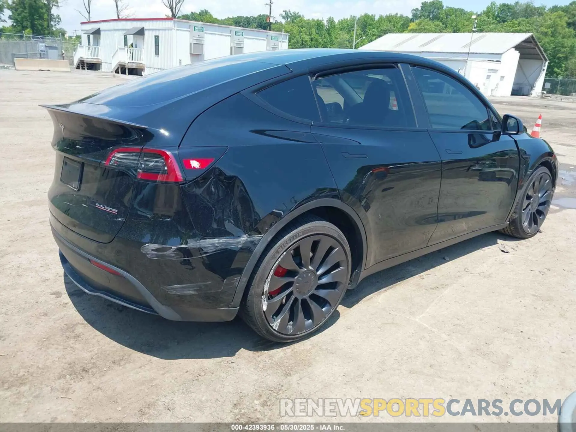 4 Photograph of a damaged car 7SAYGDEF0PF712493 TESLA MODEL Y 2023