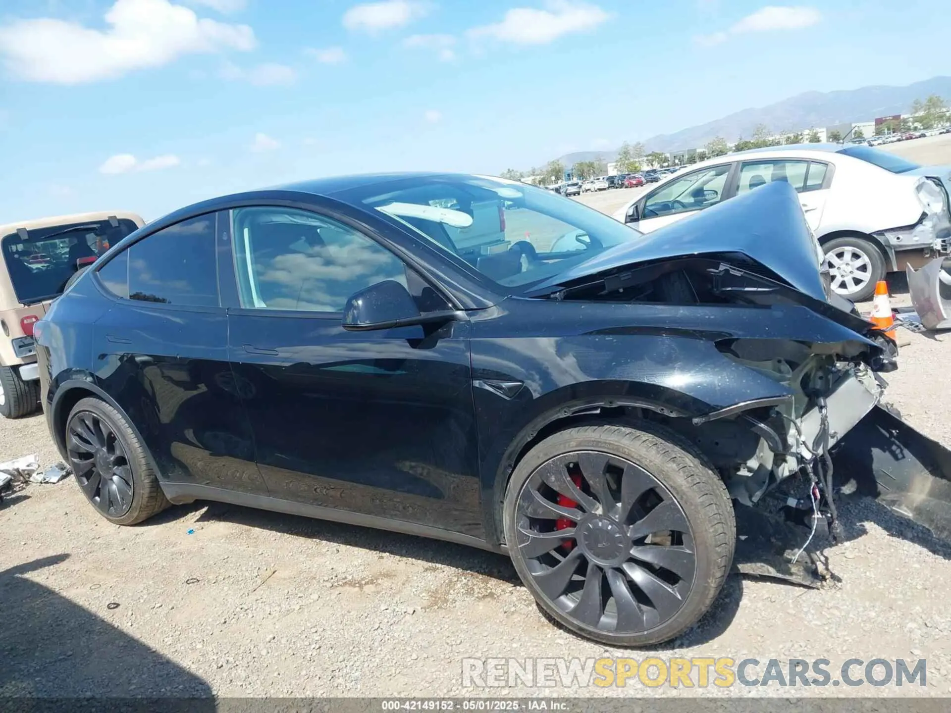 14 Photograph of a damaged car 7SAYGDEF0PF823996 TESLA MODEL Y 2023