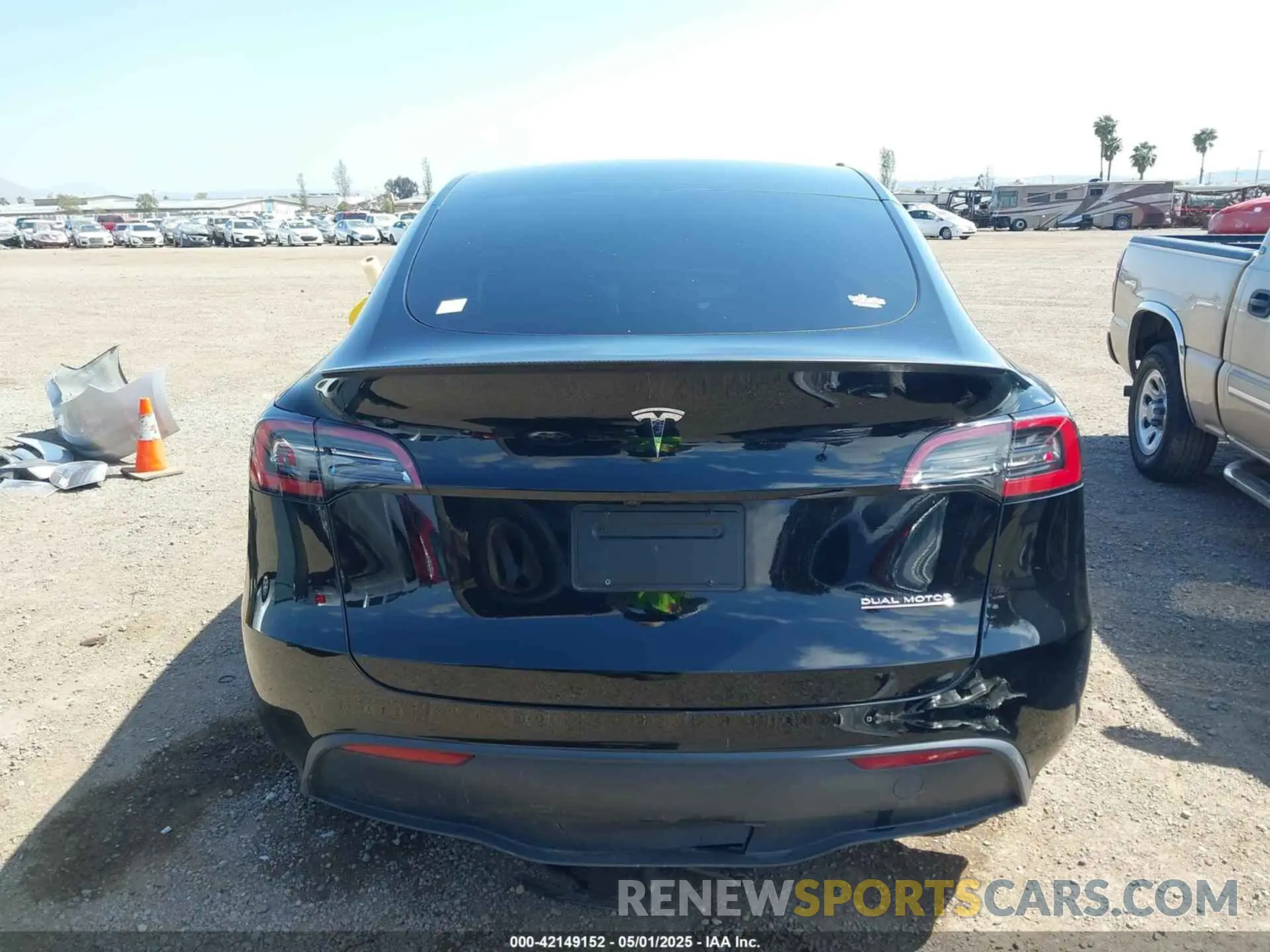 17 Photograph of a damaged car 7SAYGDEF0PF823996 TESLA MODEL Y 2023