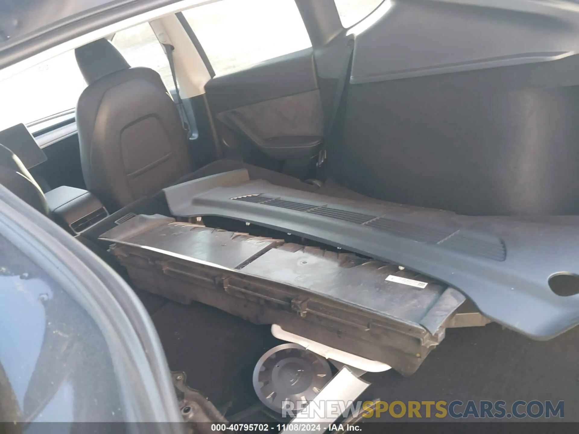 21 Photograph of a damaged car 7SAYGDEF0PF830009 TESLA MODEL Y 2023