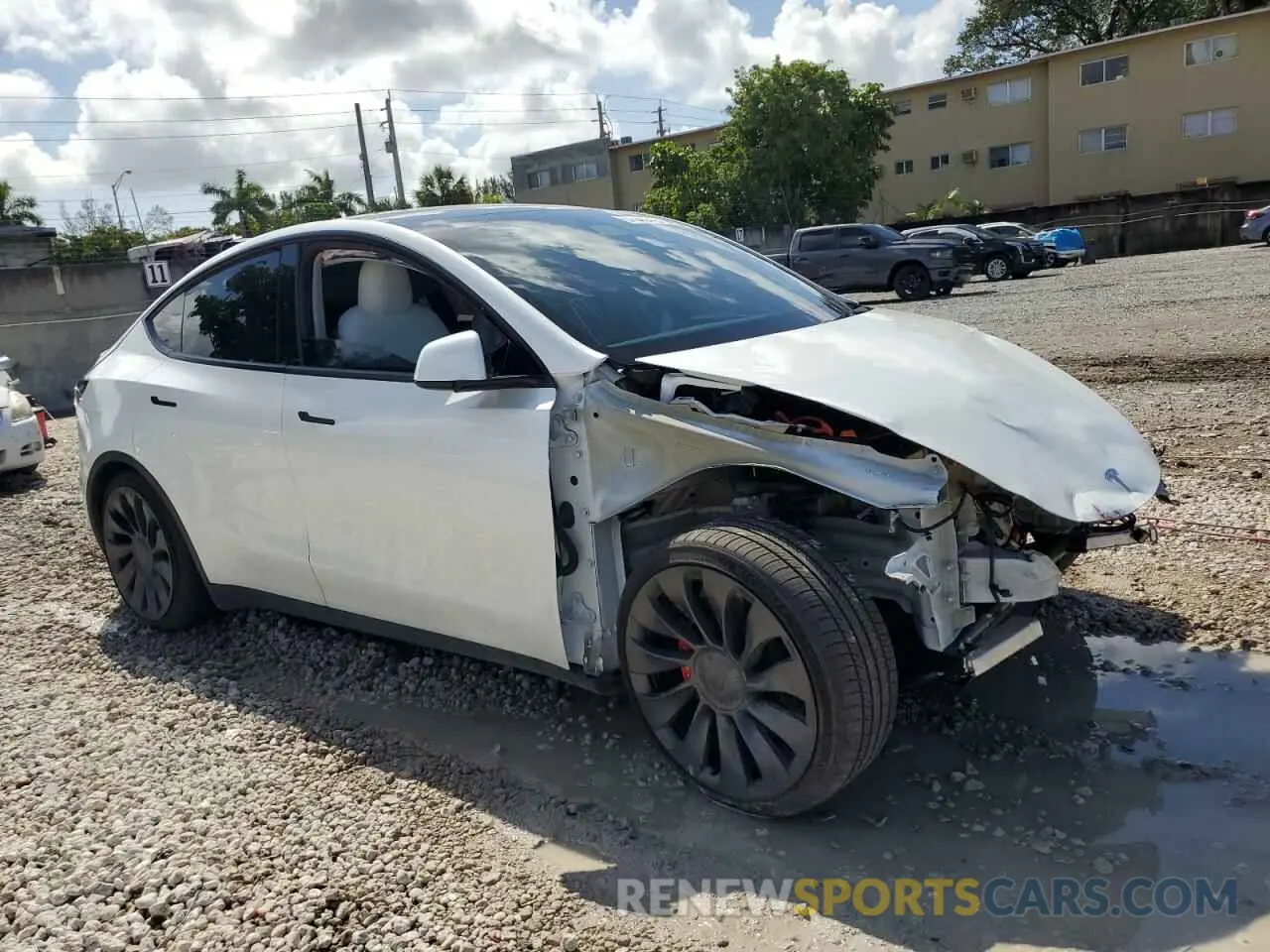 4 Photograph of a damaged car 7SAYGDEF0PF832570 TESLA MODEL Y 2023