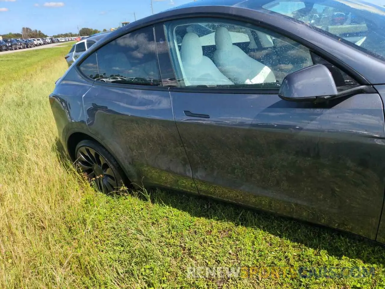 3 Photograph of a damaged car 7SAYGDEF0PF843665 TESLA MODEL Y 2023