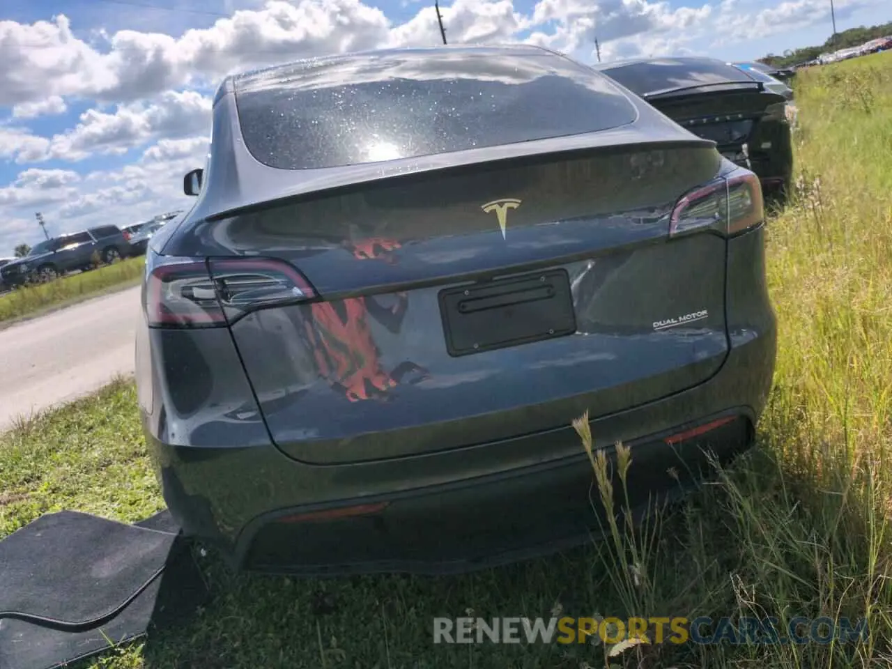 6 Photograph of a damaged car 7SAYGDEF0PF843665 TESLA MODEL Y 2023