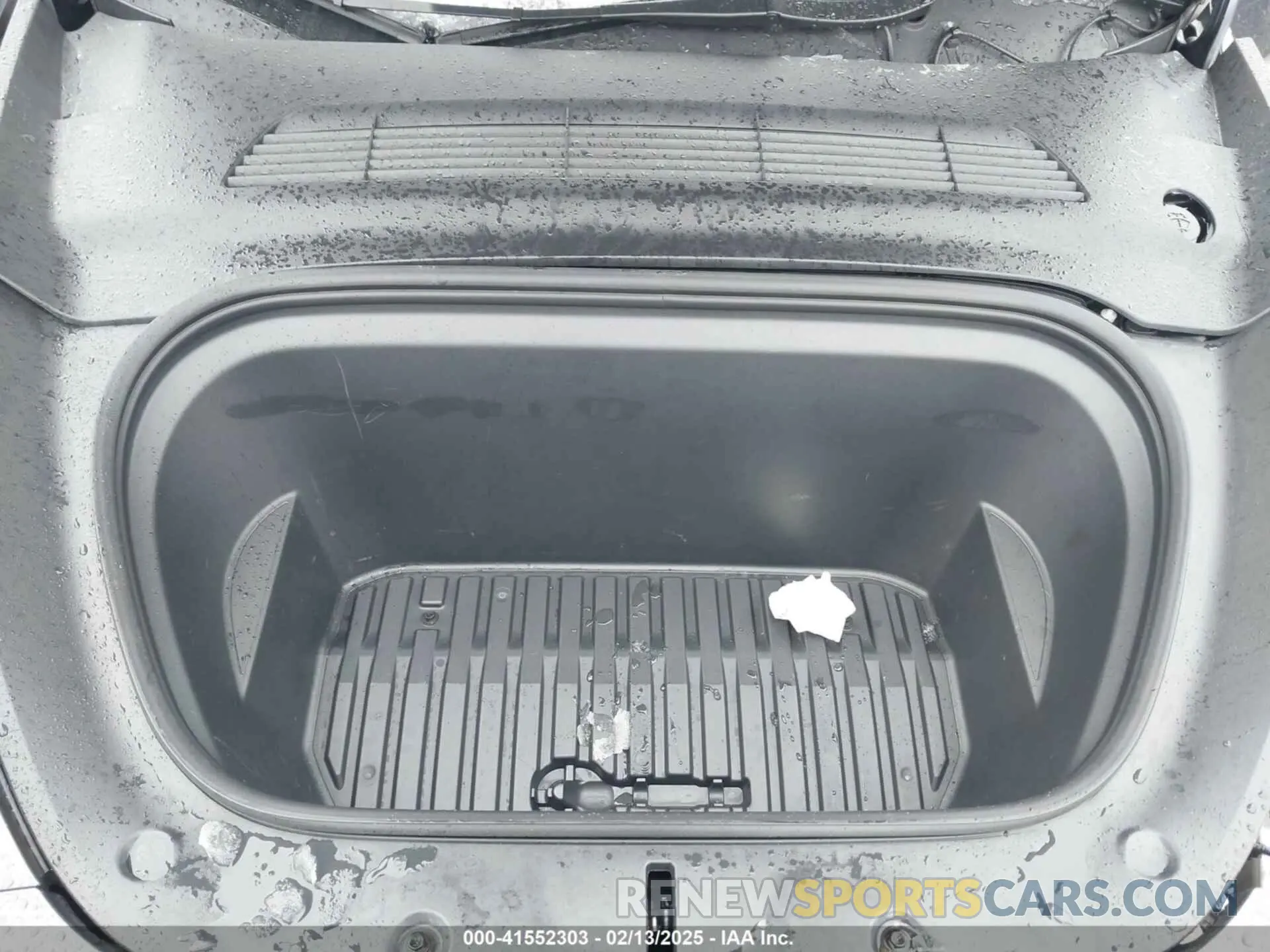 10 Photograph of a damaged car 7SAYGDEF0PF860353 TESLA MODEL Y 2023