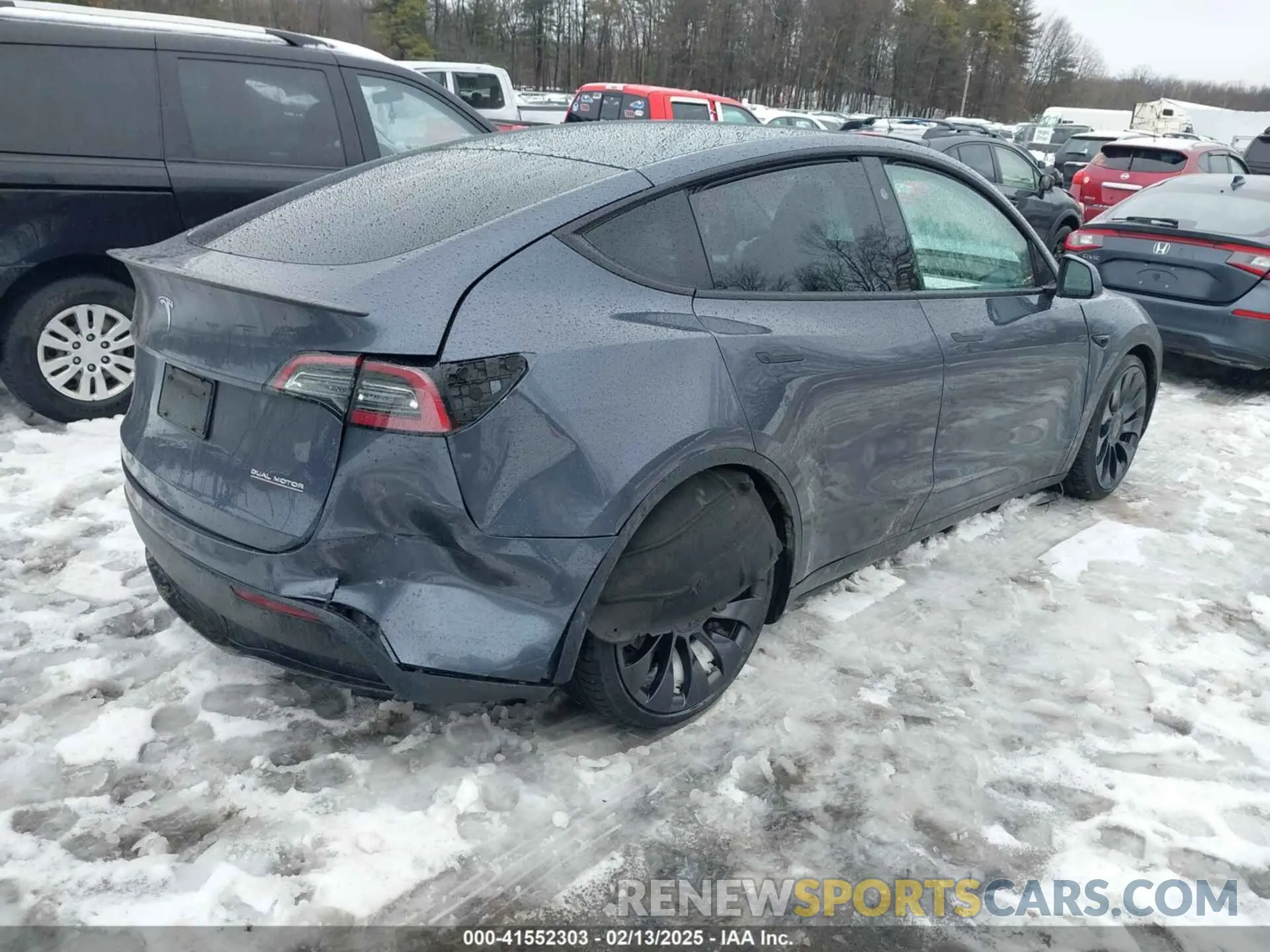 4 Photograph of a damaged car 7SAYGDEF0PF860353 TESLA MODEL Y 2023