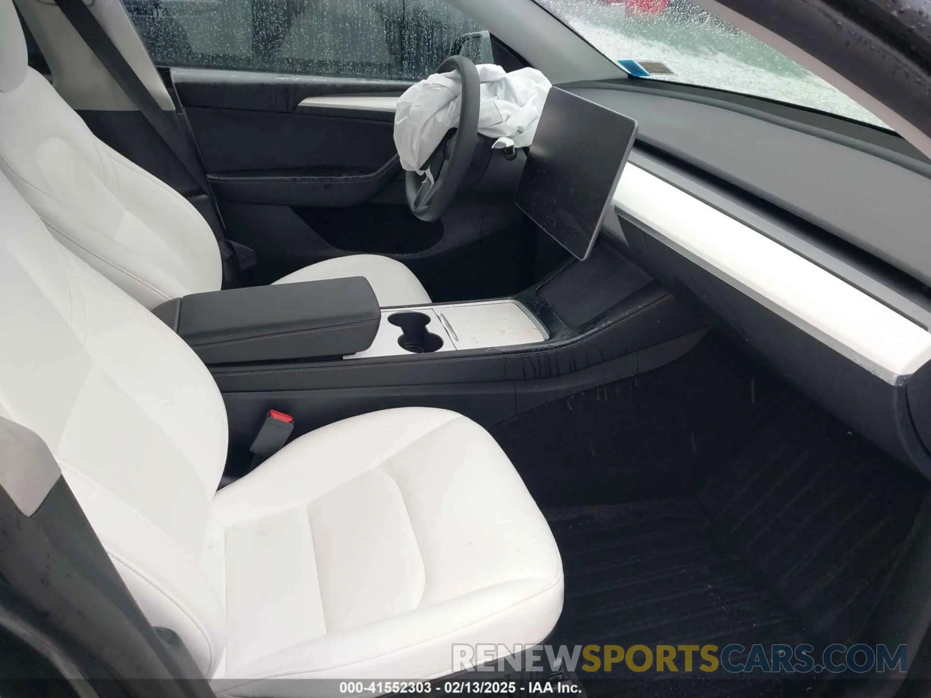 5 Photograph of a damaged car 7SAYGDEF0PF860353 TESLA MODEL Y 2023