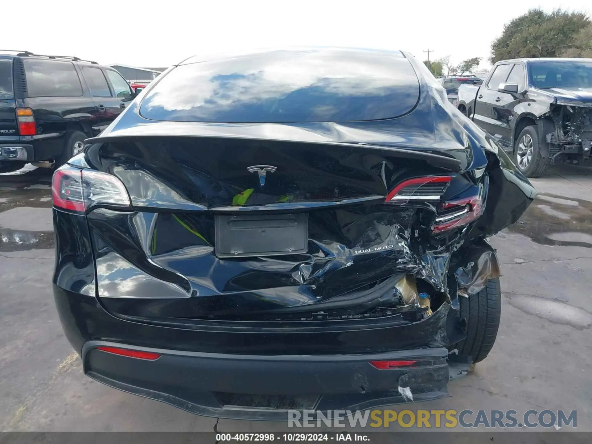 16 Photograph of a damaged car 7SAYGDEF0PF972179 TESLA MODEL Y 2023