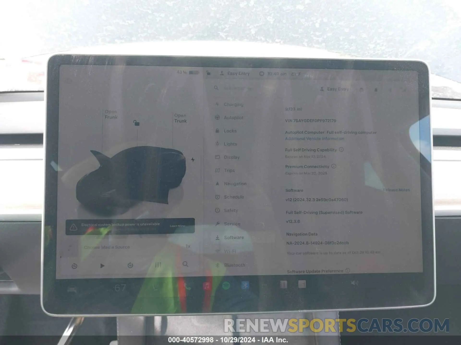 18 Photograph of a damaged car 7SAYGDEF0PF972179 TESLA MODEL Y 2023