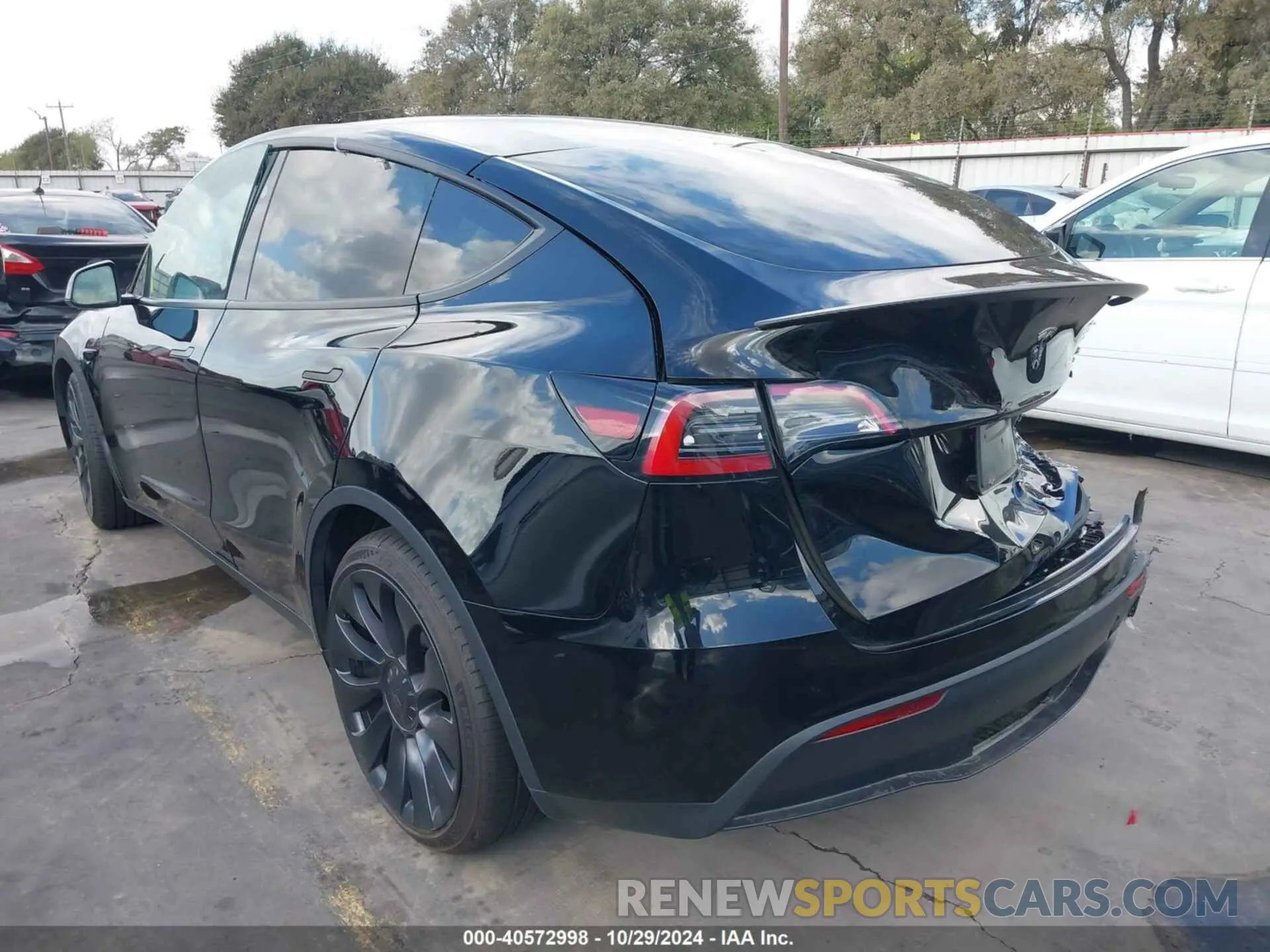 3 Photograph of a damaged car 7SAYGDEF0PF972179 TESLA MODEL Y 2023