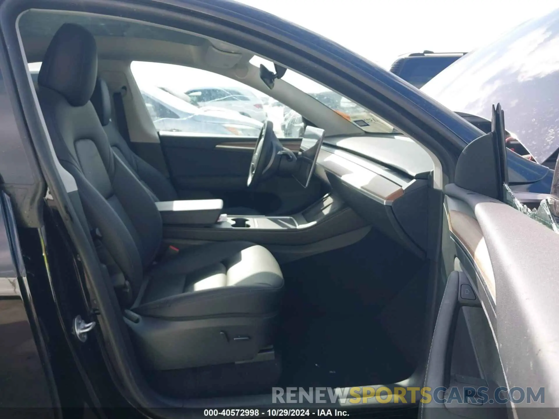 5 Photograph of a damaged car 7SAYGDEF0PF972179 TESLA MODEL Y 2023