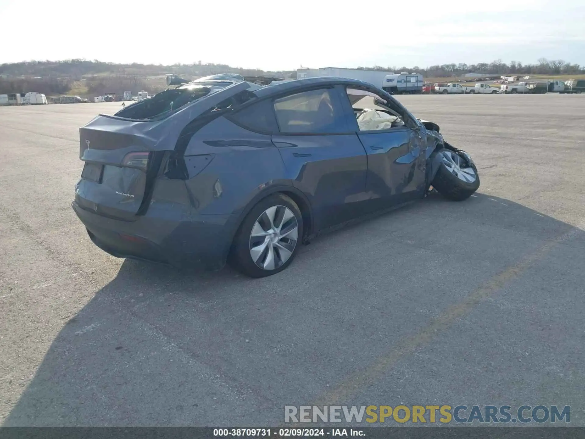 4 Photograph of a damaged car 7SAYGDEF1PA048850 TESLA MODEL Y 2023
